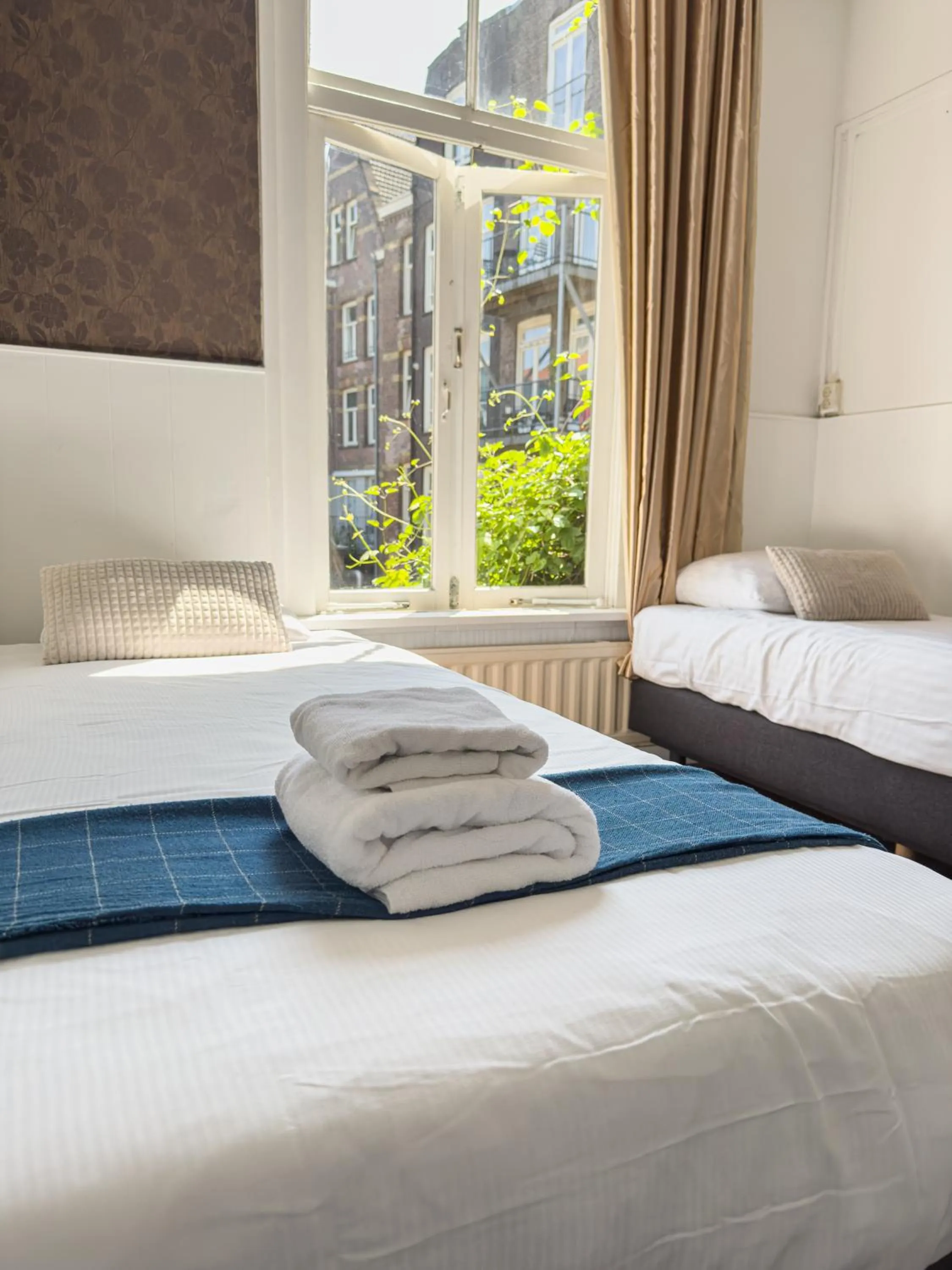 Bed in Hotel Amsterdam Inn