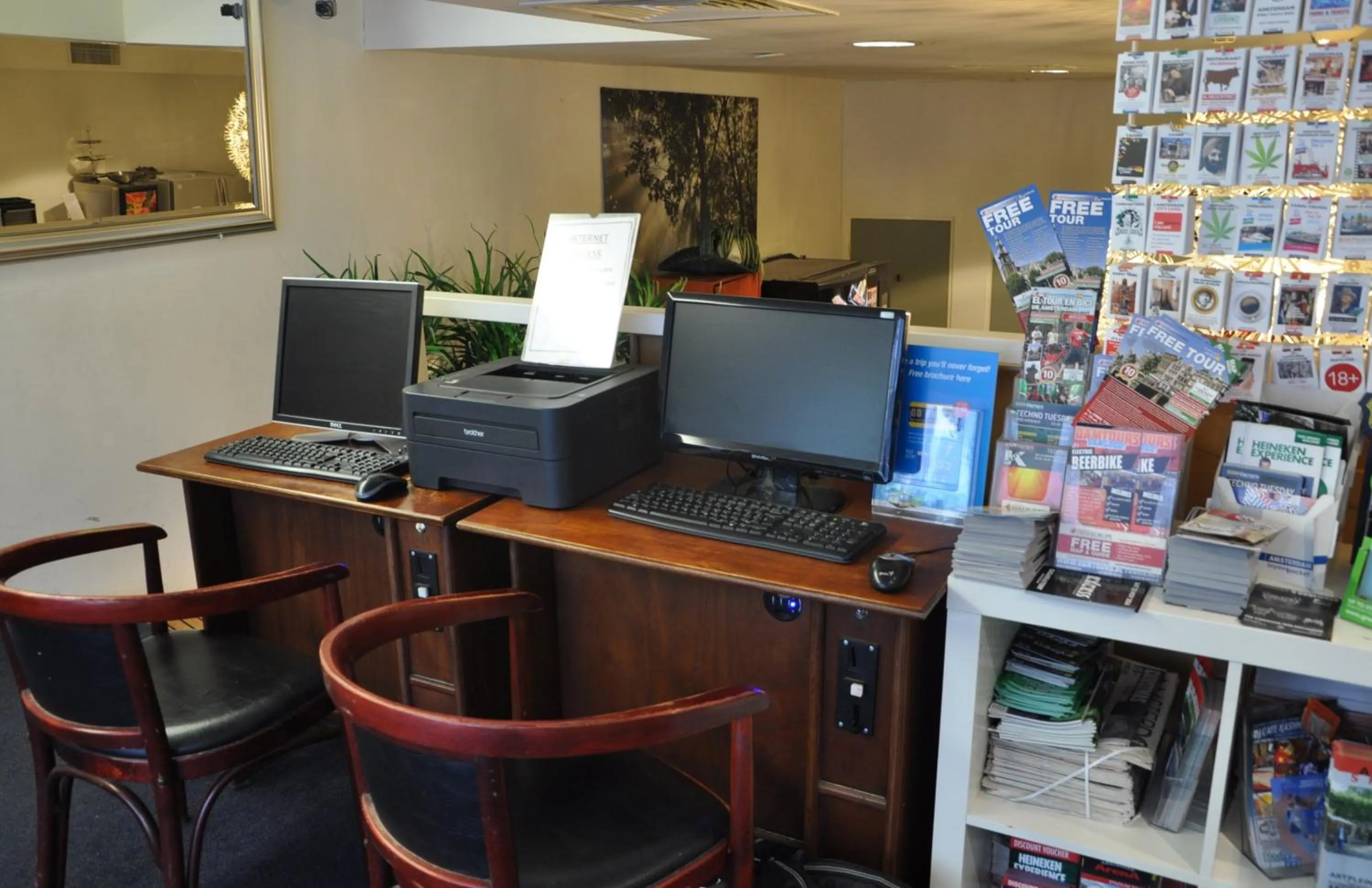 TV and multimedia in Hotel Amsterdam Inn