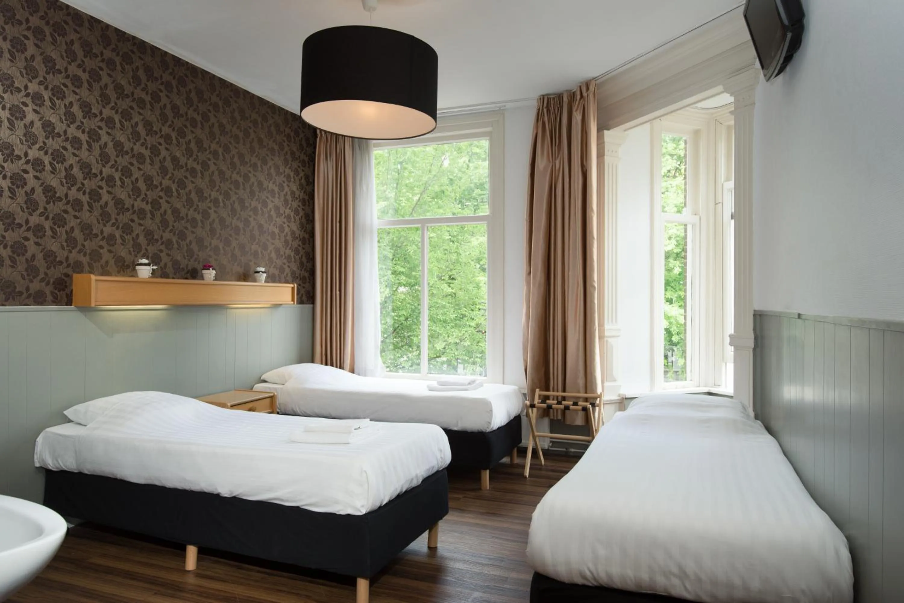 Bed in Hotel Amsterdam Inn