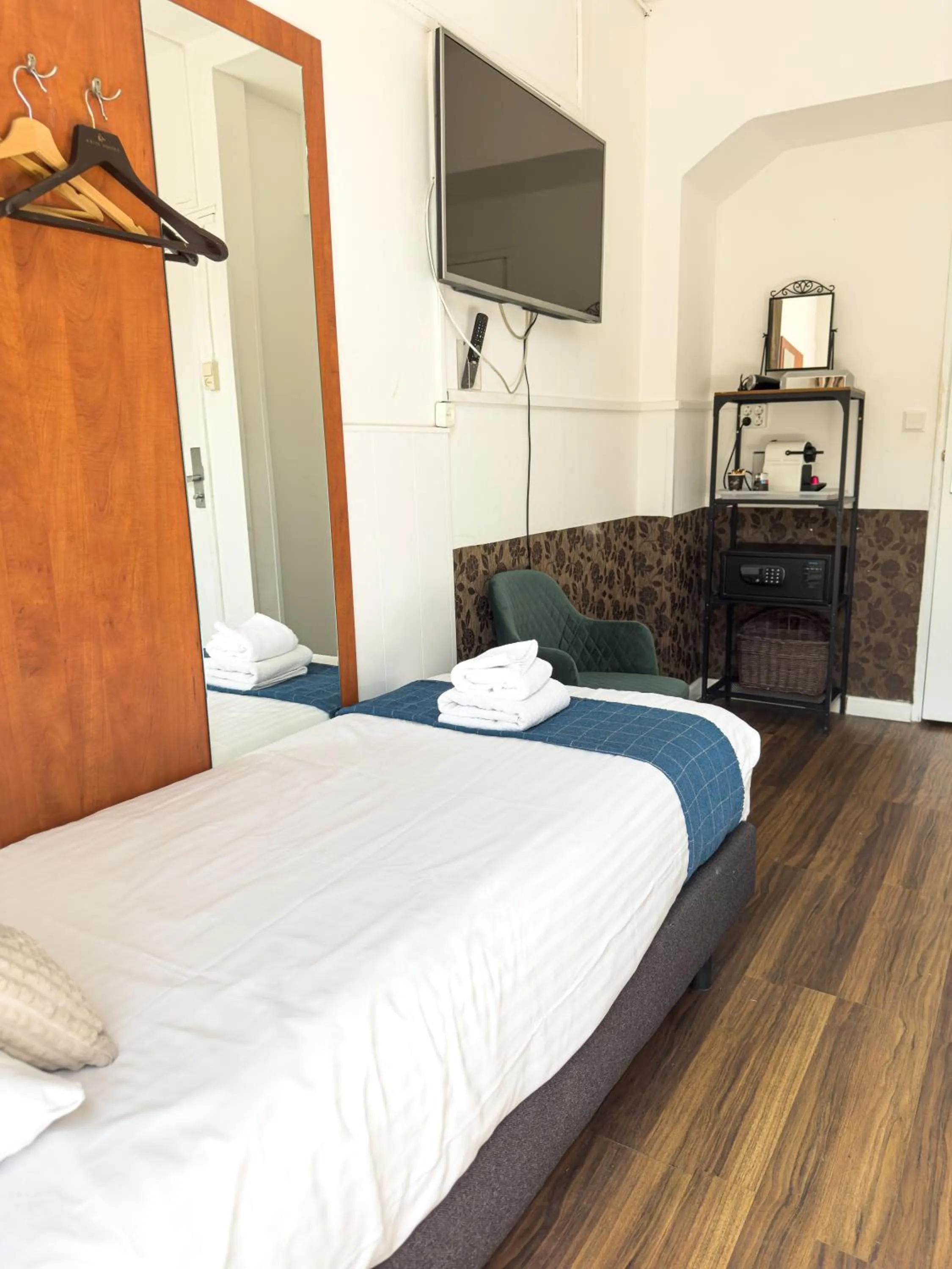 Bed in Hotel Amsterdam Inn