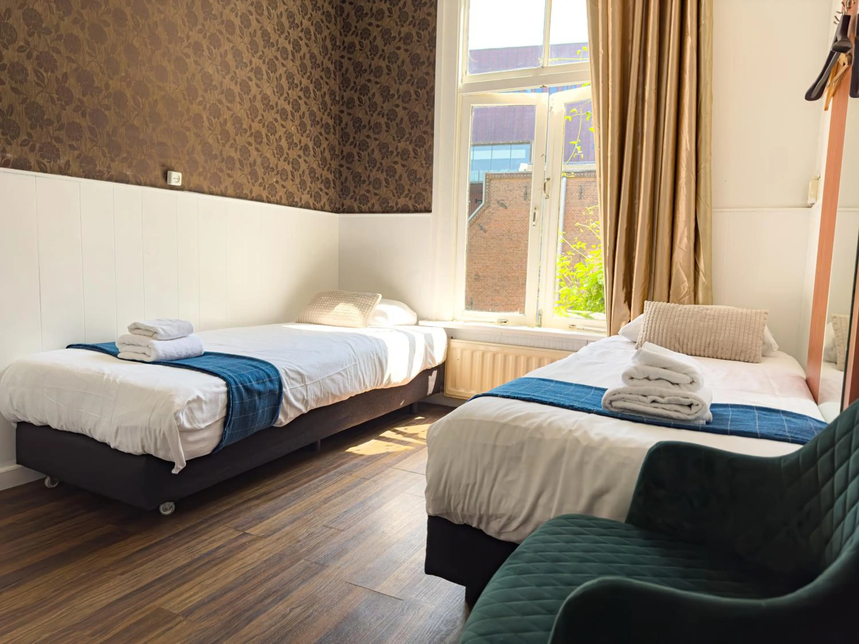 Bed in Hotel Amsterdam Inn