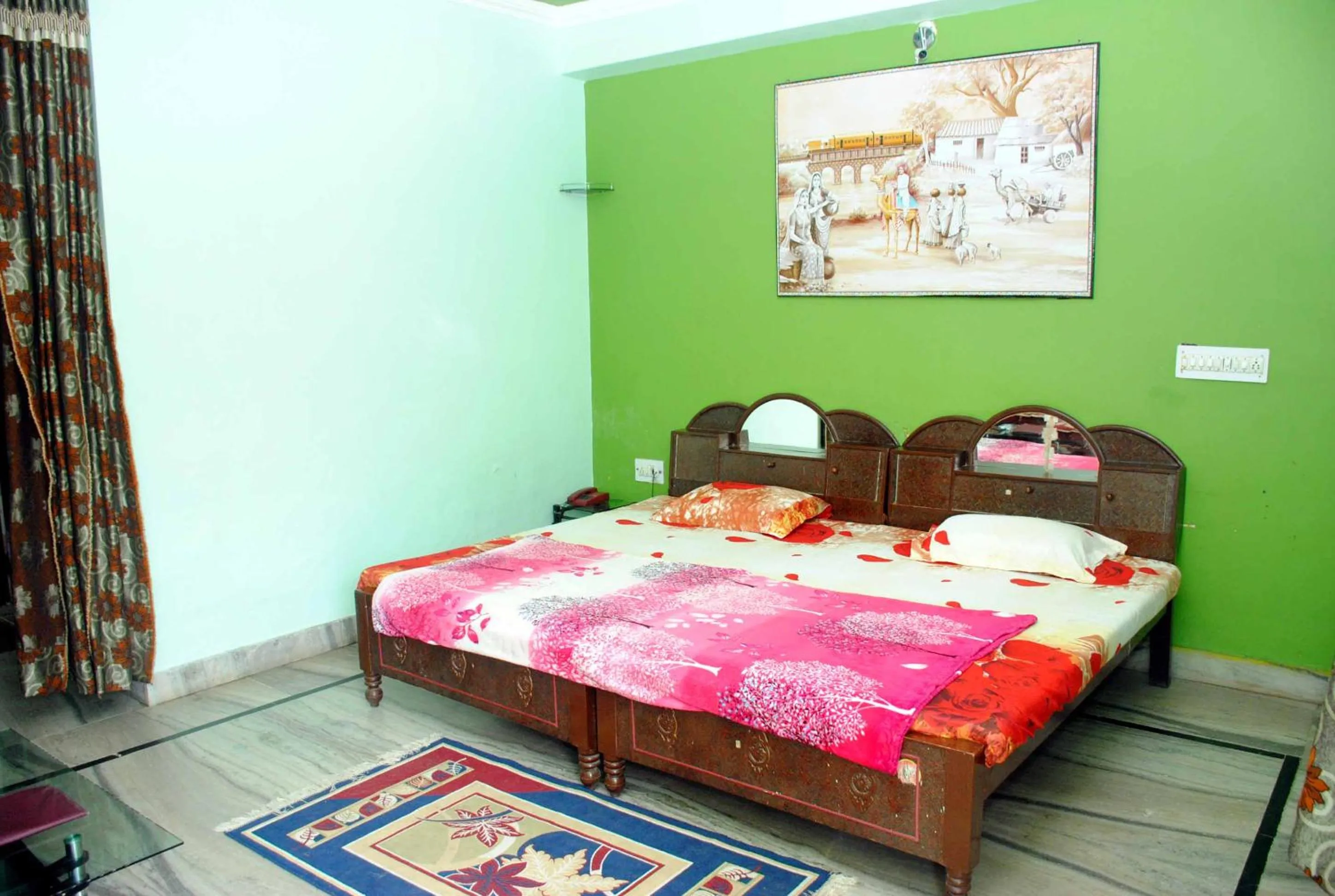 Bedroom, Bed in Hill View