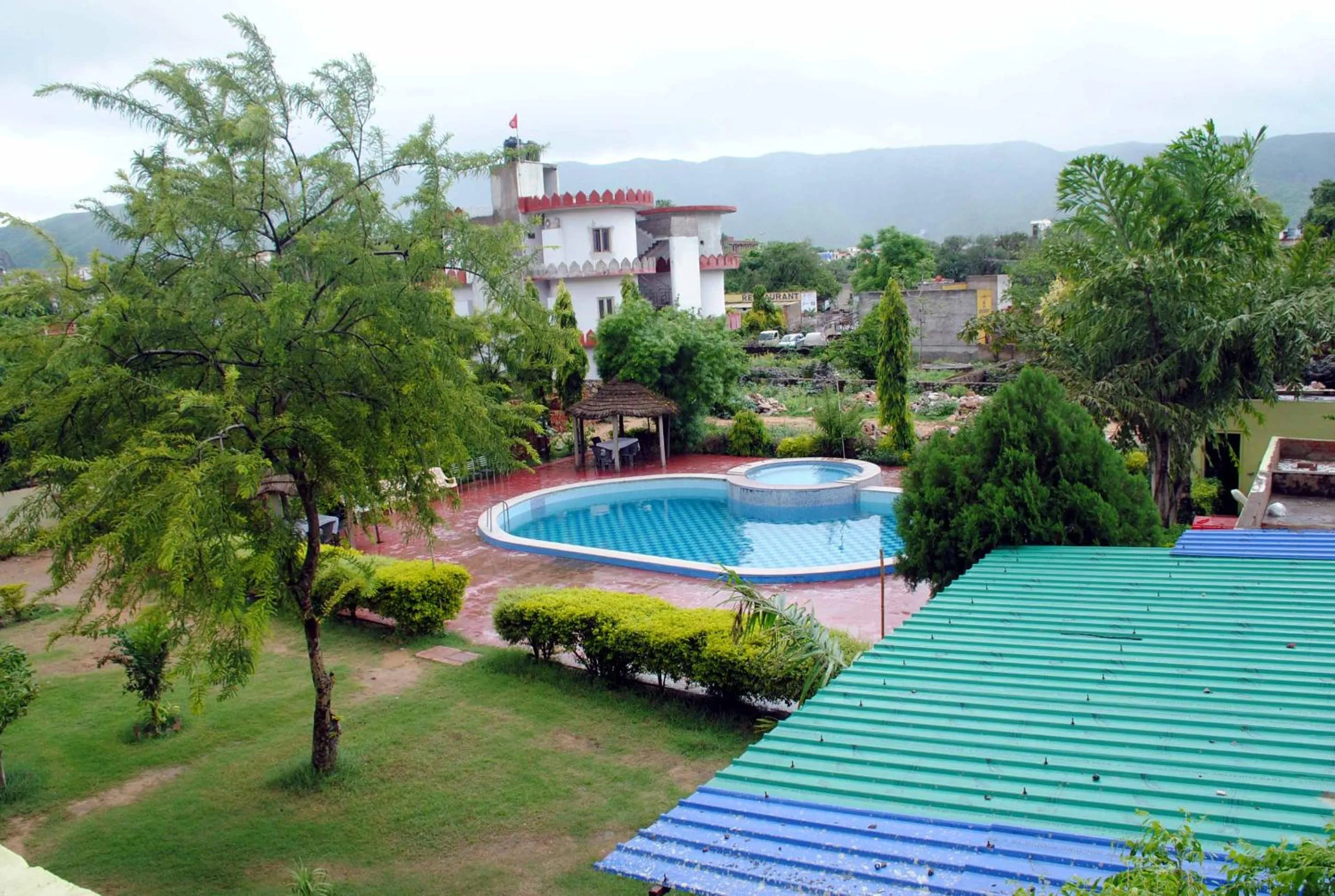 Swimming pool in Hill View