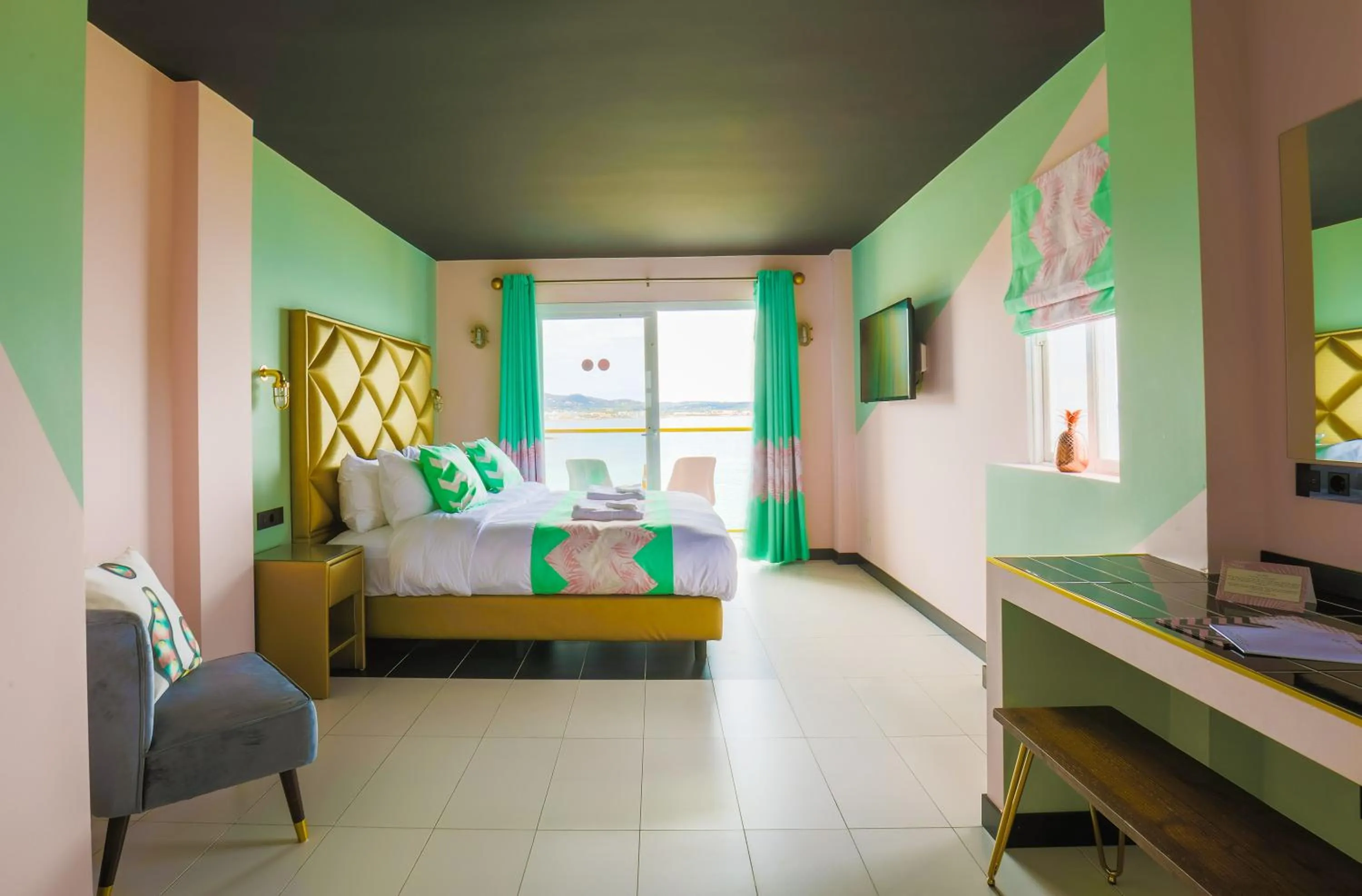 Photo of the whole room in Wi-Ki-Woo Boutique Hotel