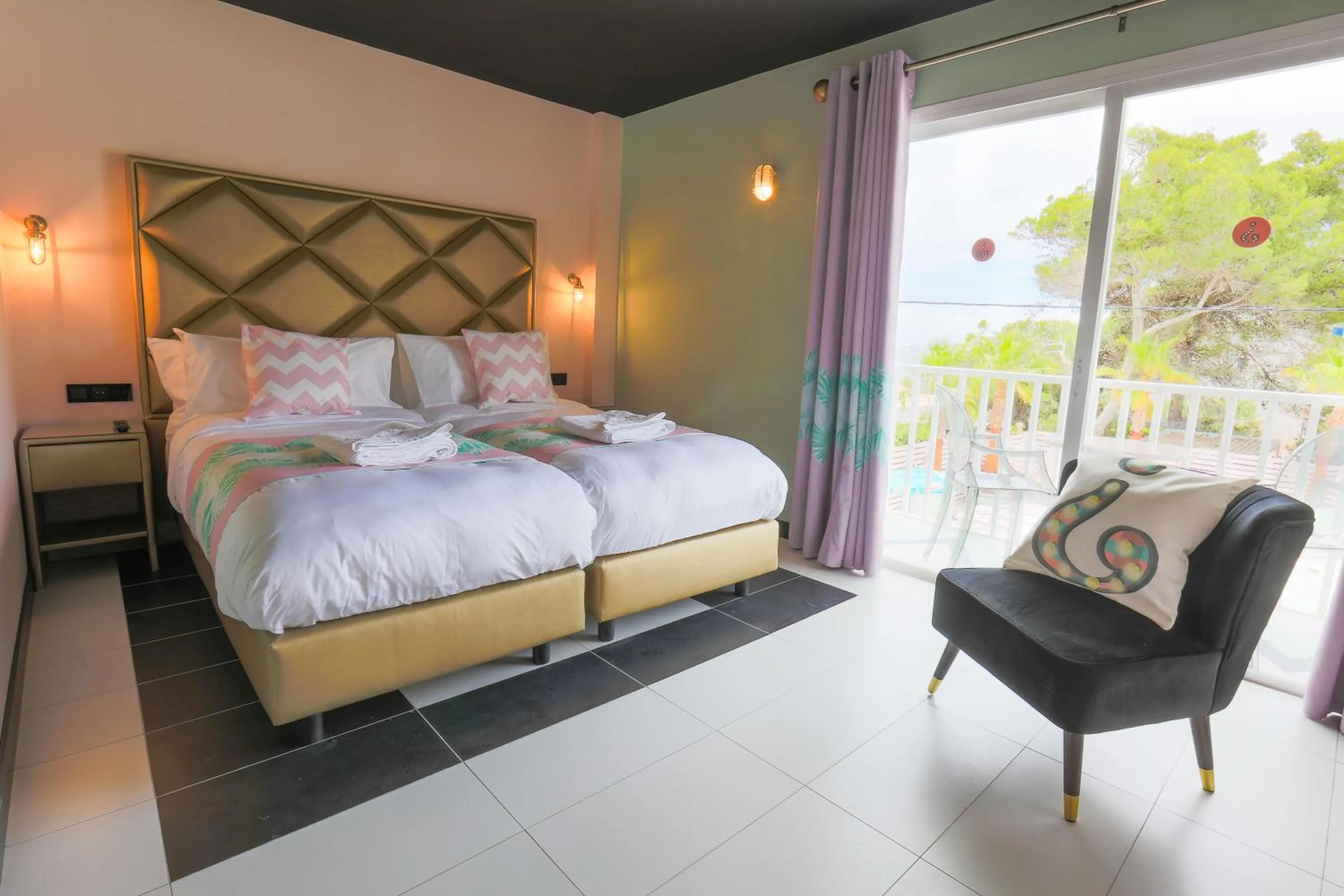 Photo of the whole room in Wi-Ki-Woo Boutique Hotel