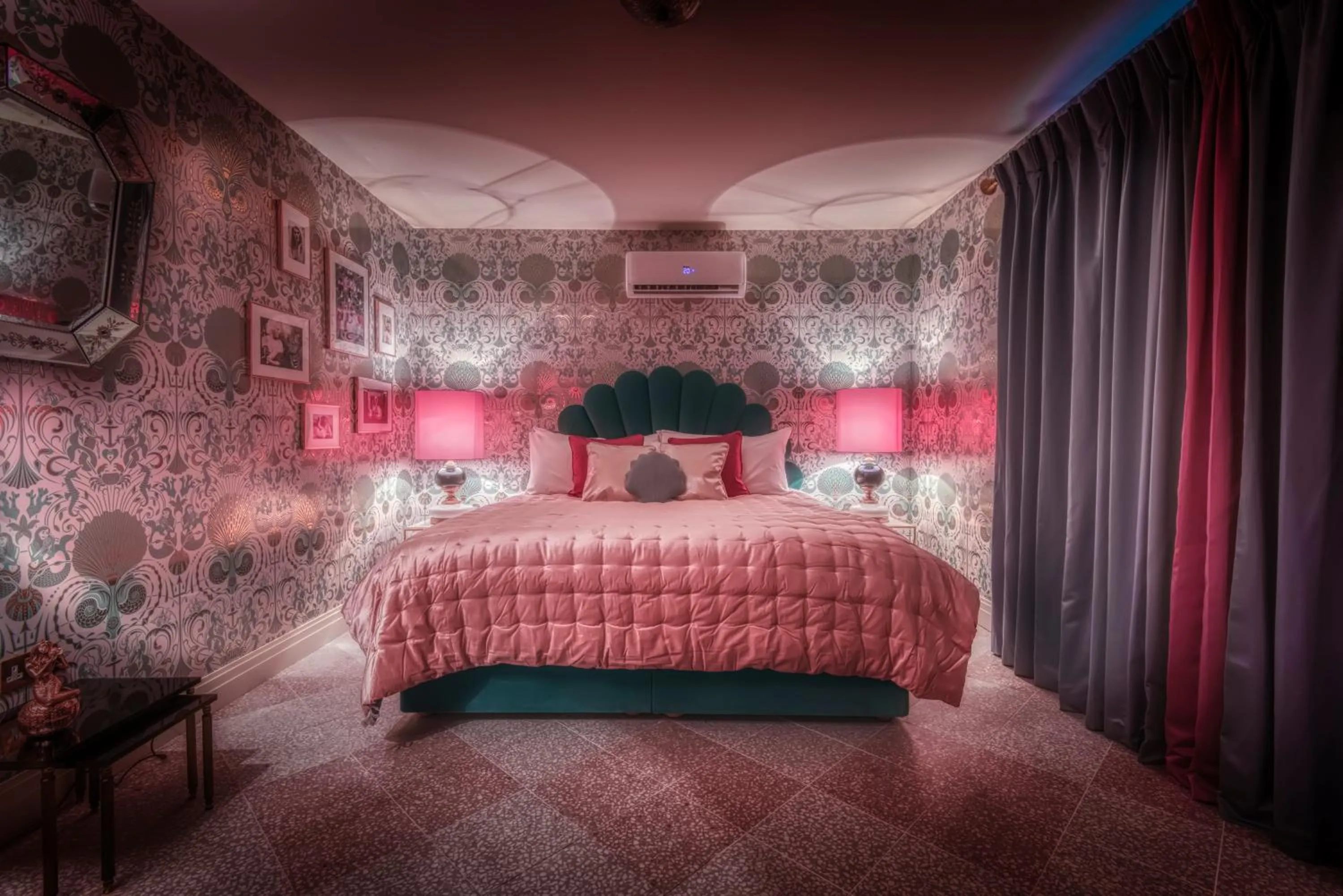 Photo of the whole room in Wi-Ki-Woo Boutique Hotel