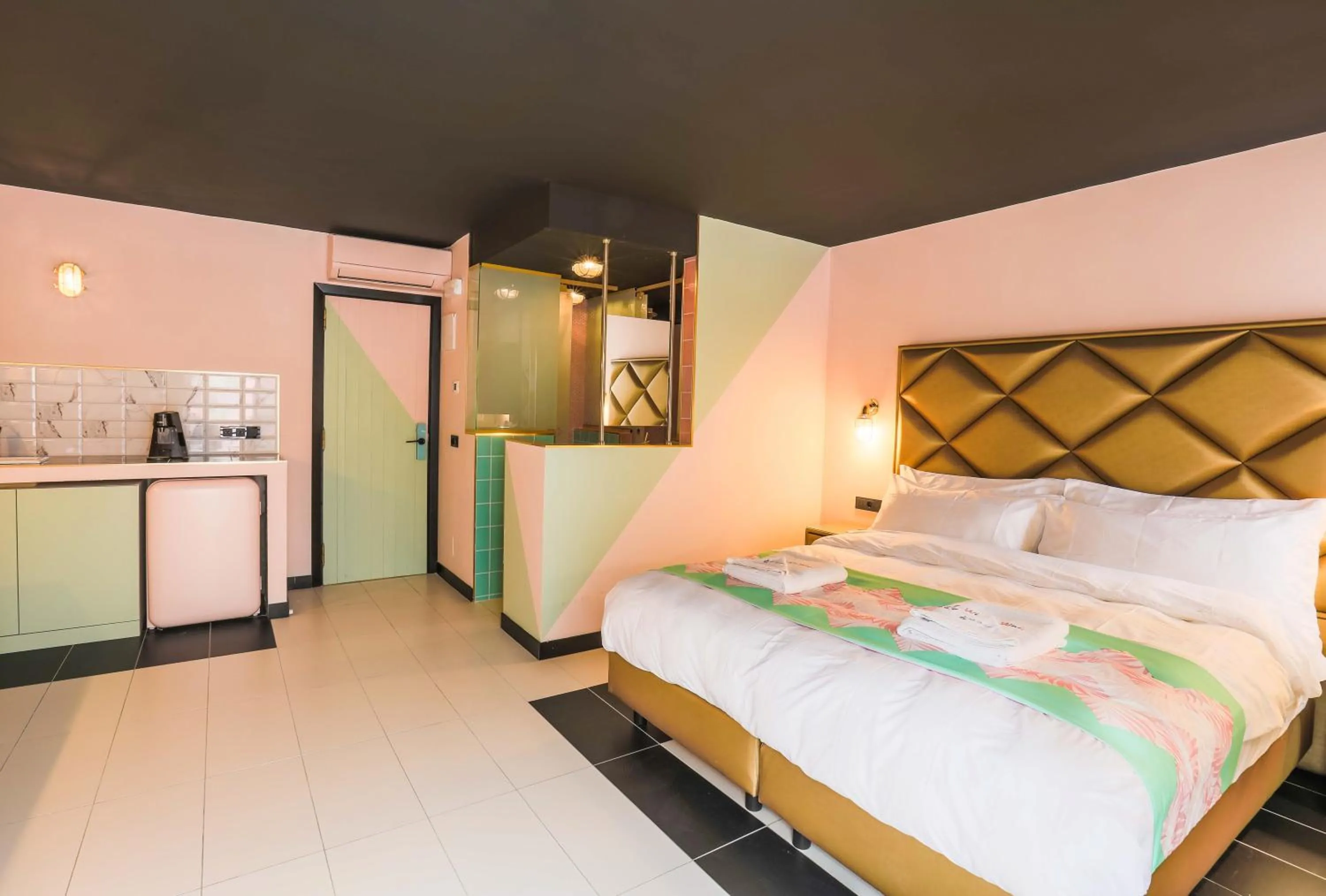 Photo of the whole room in Wi-Ki-Woo Boutique Hotel