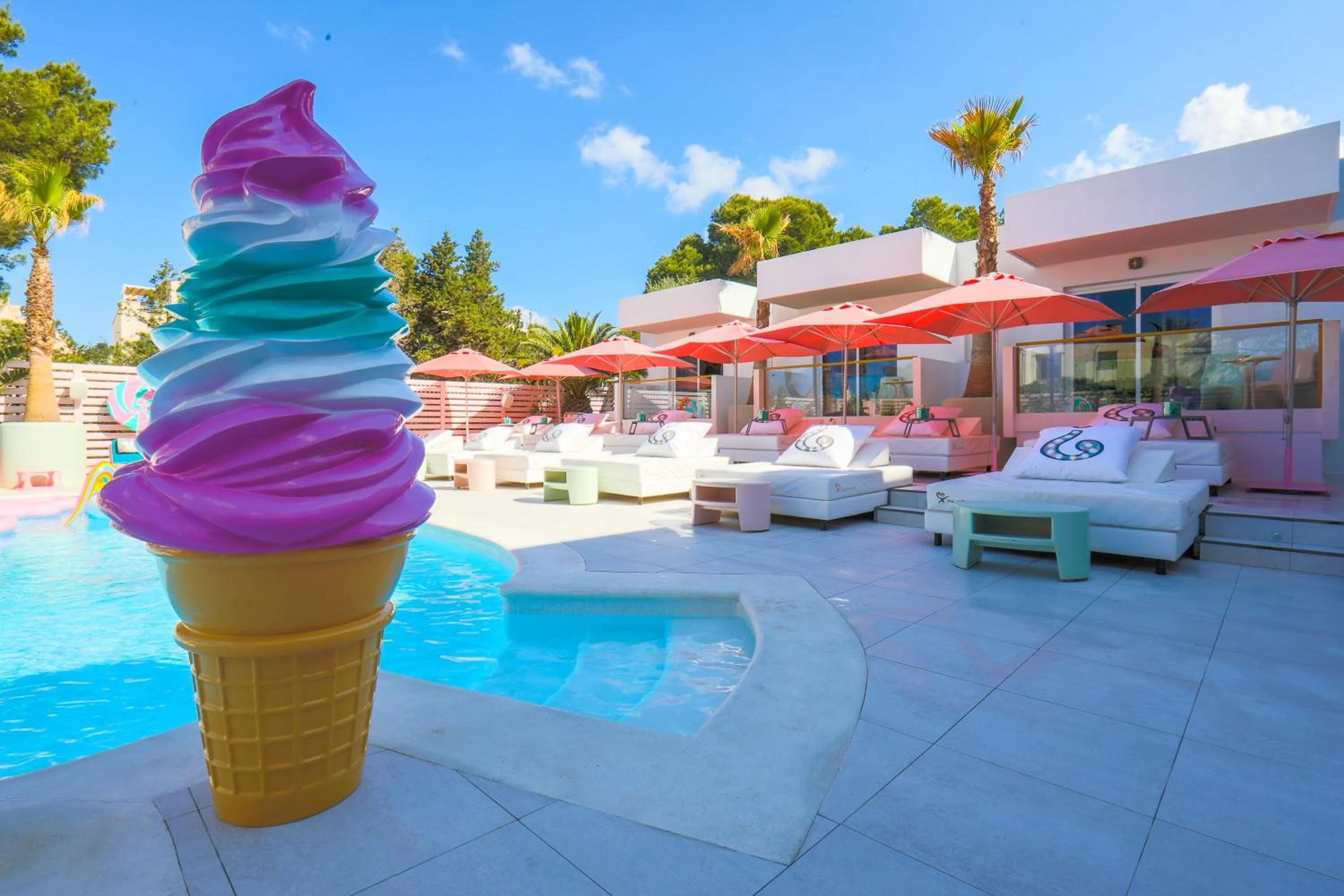 Property building in Wi-Ki-Woo Boutique Hotel