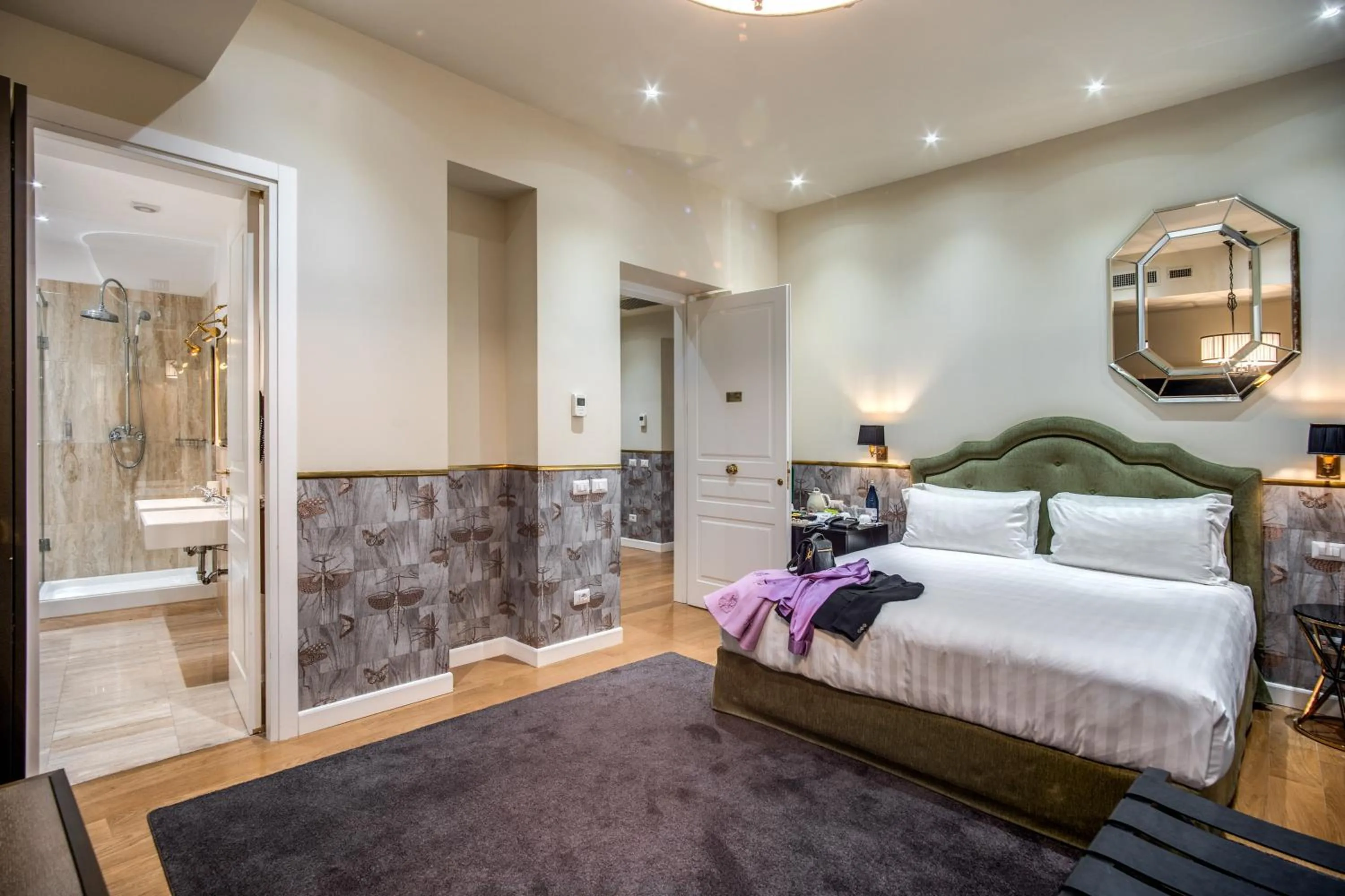 Photo of the whole room, Bed in The Talent Hotel