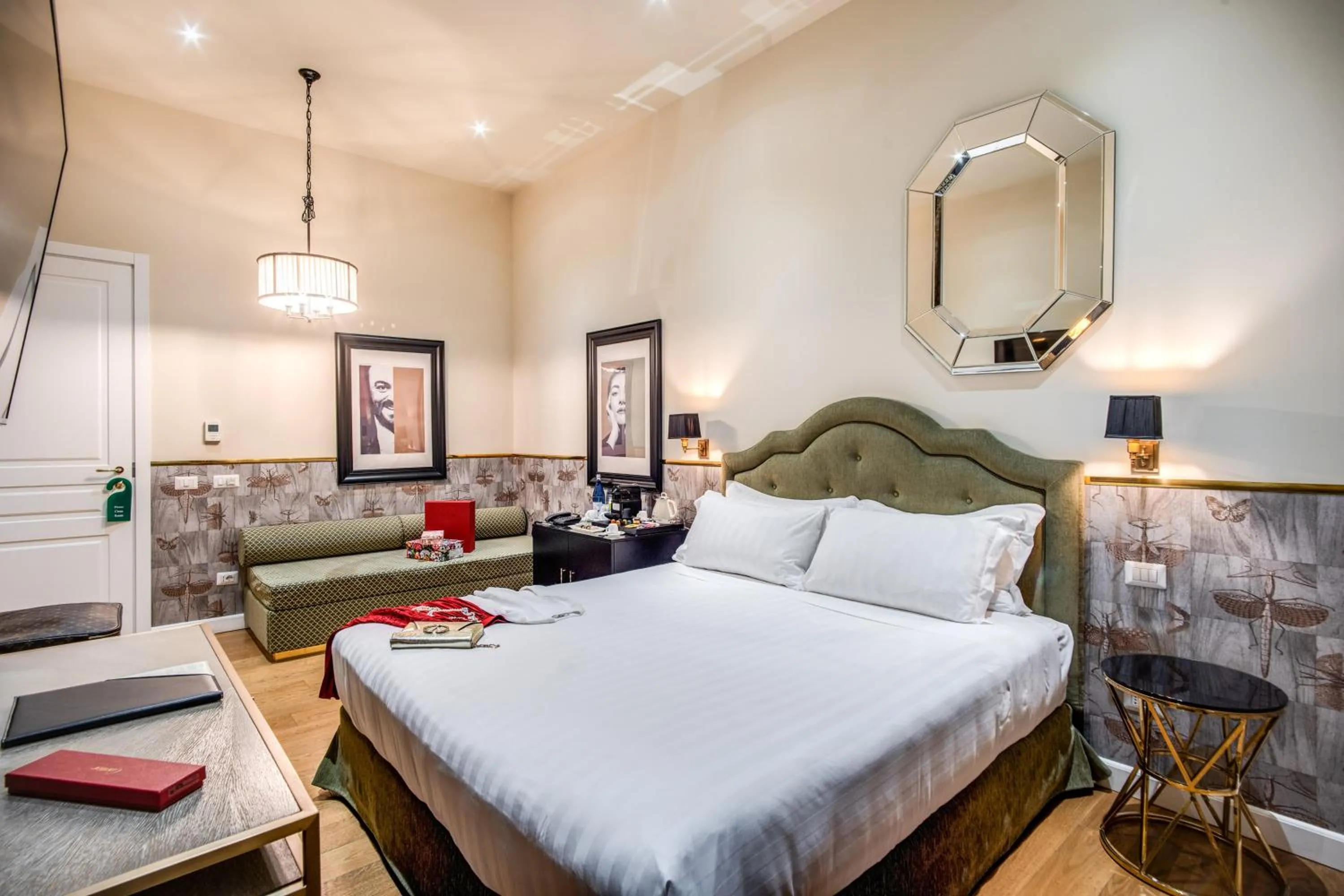 Bedroom, Bed in The Talent Hotel