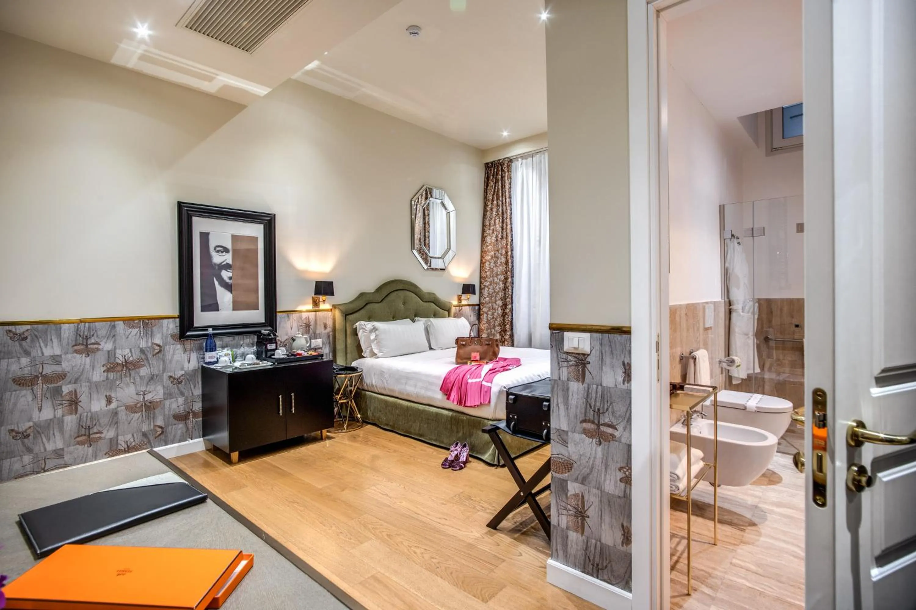 Photo of the whole room in The Talent Hotel