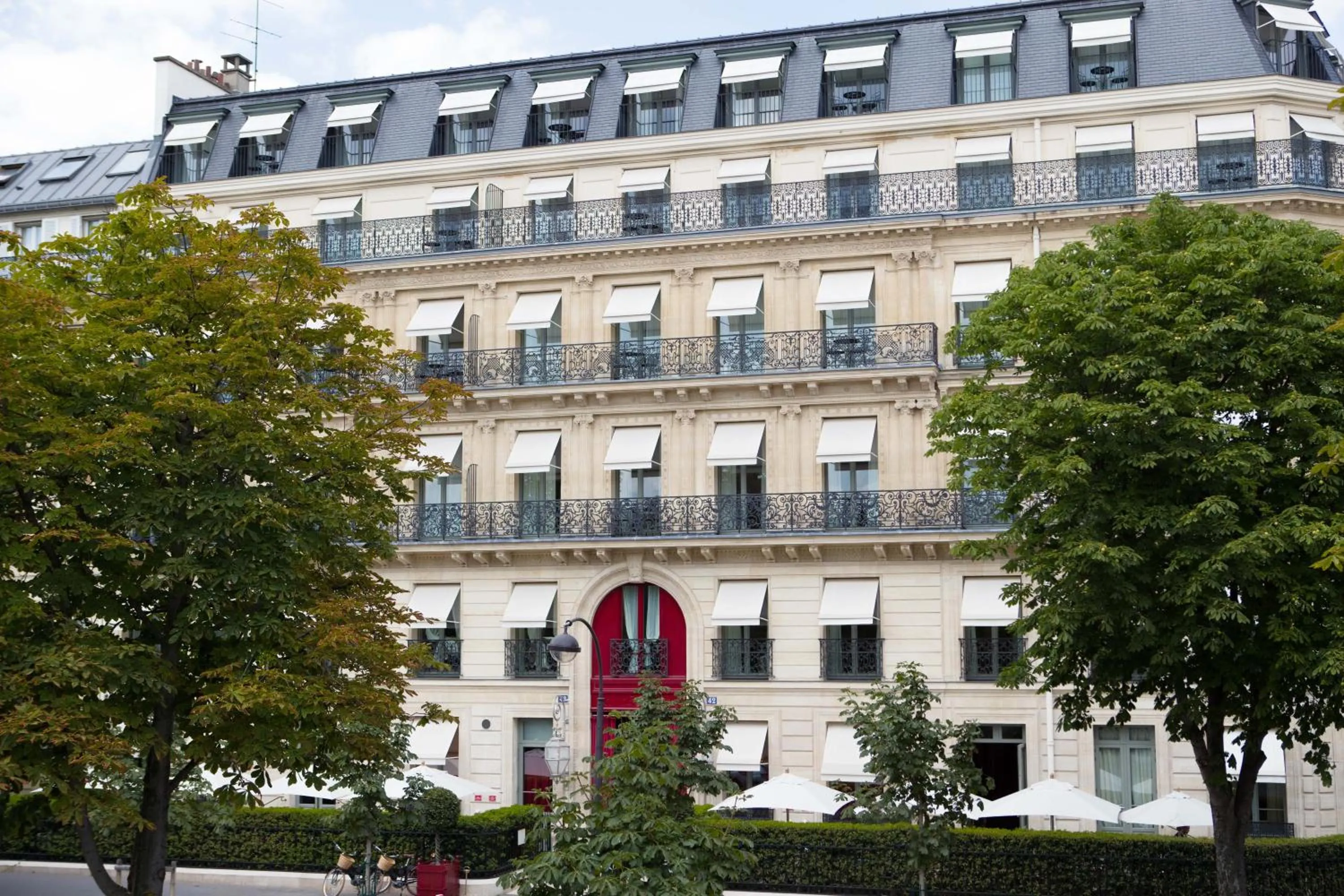 Property building in La Réserve Paris Hotel & Spa