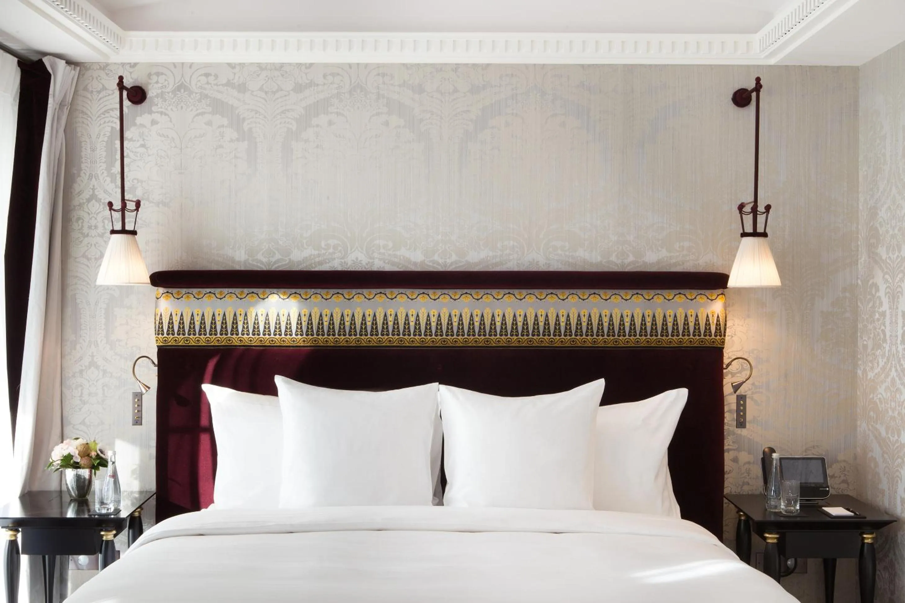 Bed in La Réserve Paris Hotel & Spa