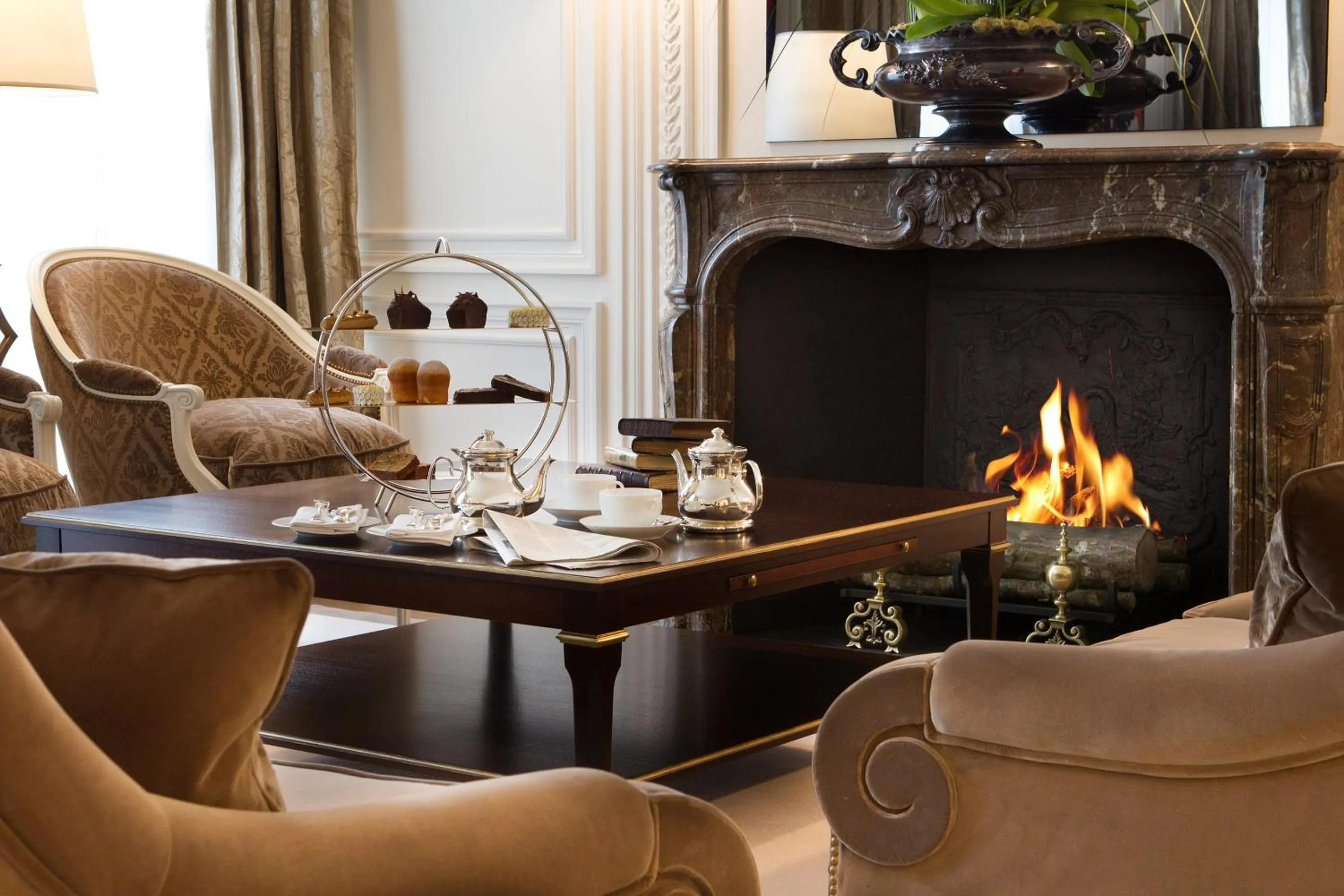 fireplace in La Réserve Paris Hotel & Spa