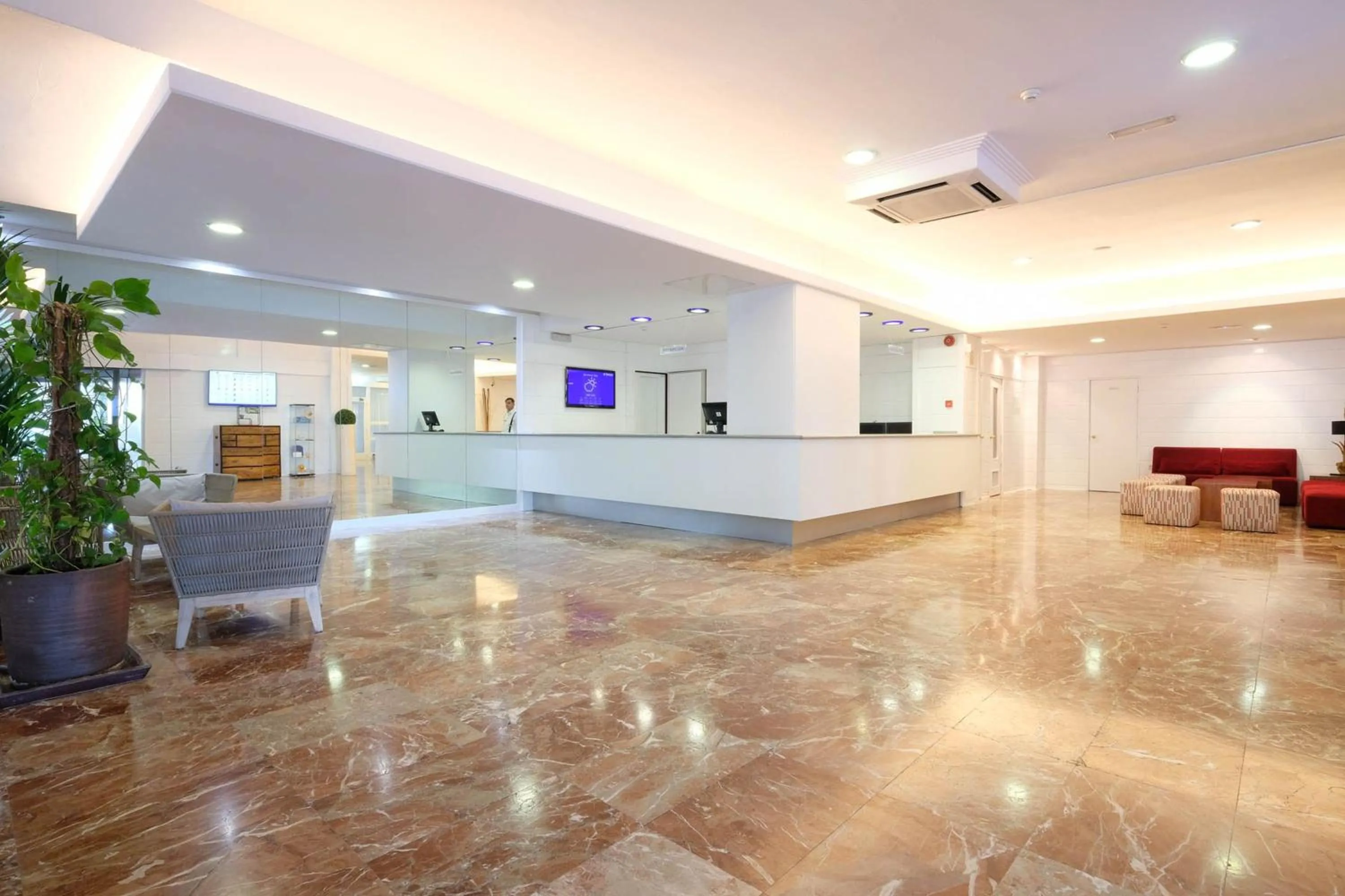 Lobby or reception in azuLine Hotel Bergantin