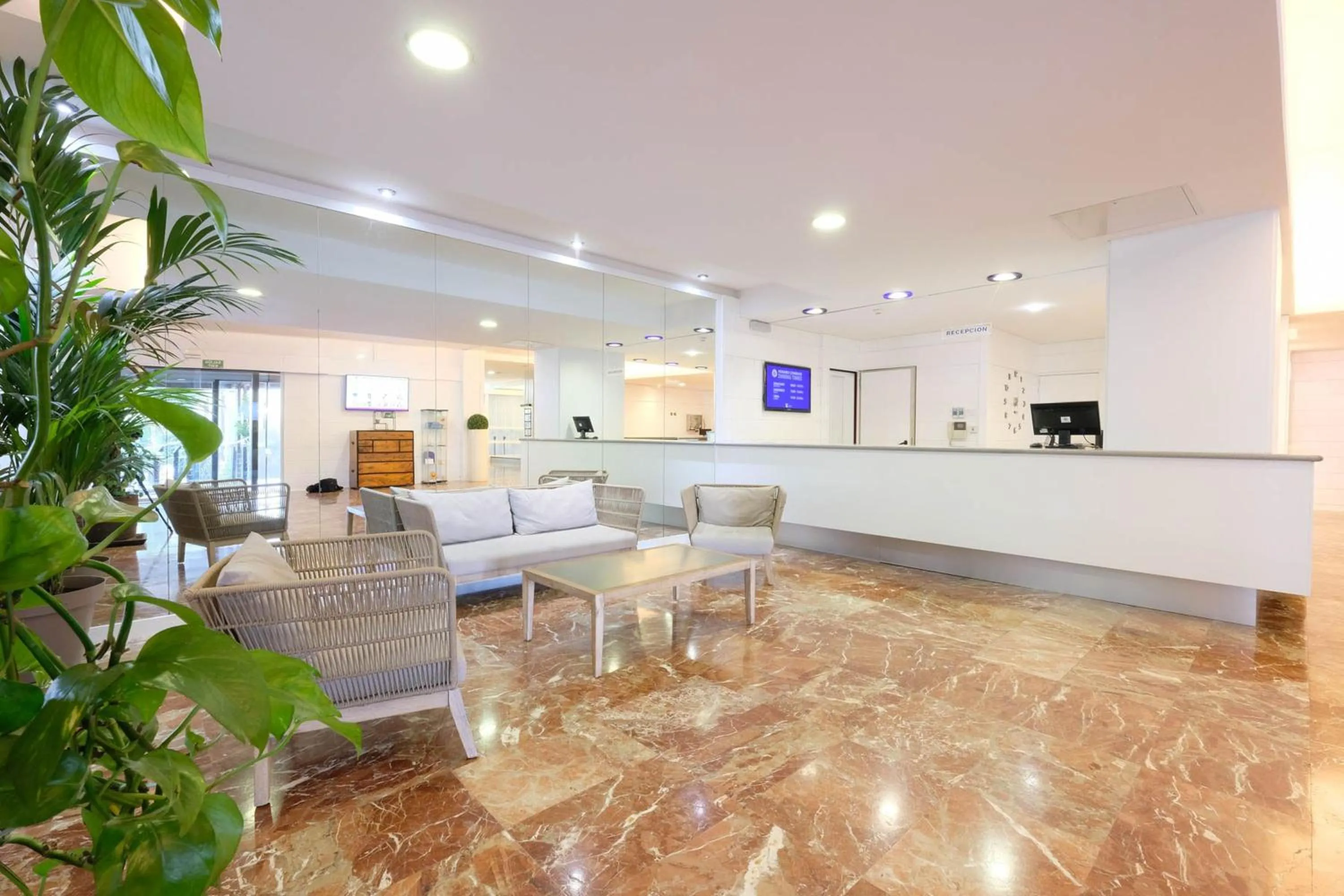 Lobby or reception in azuLine Hotel Bergantin