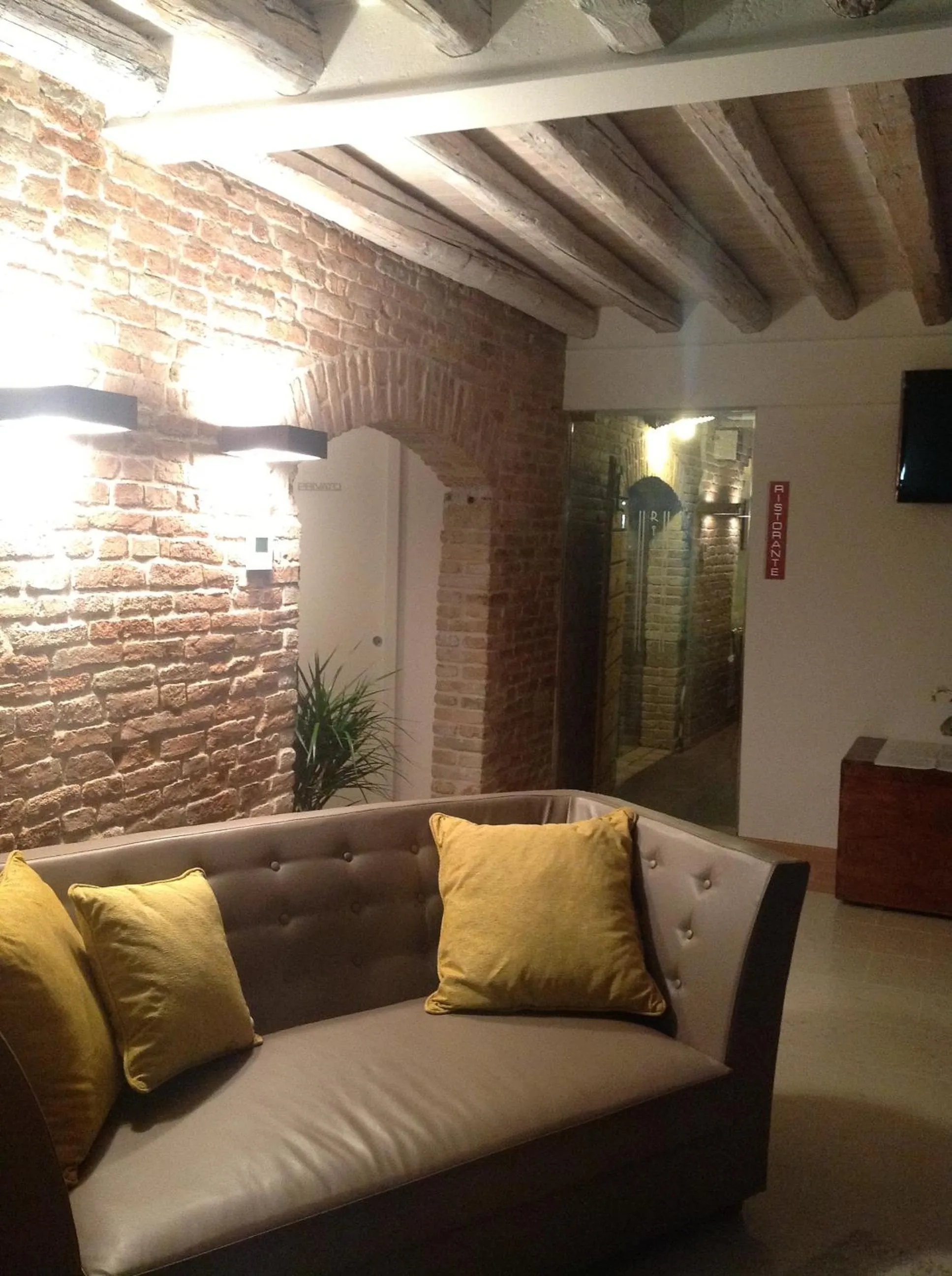 Communal lounge/ TV room in Do Ciacole In Relais