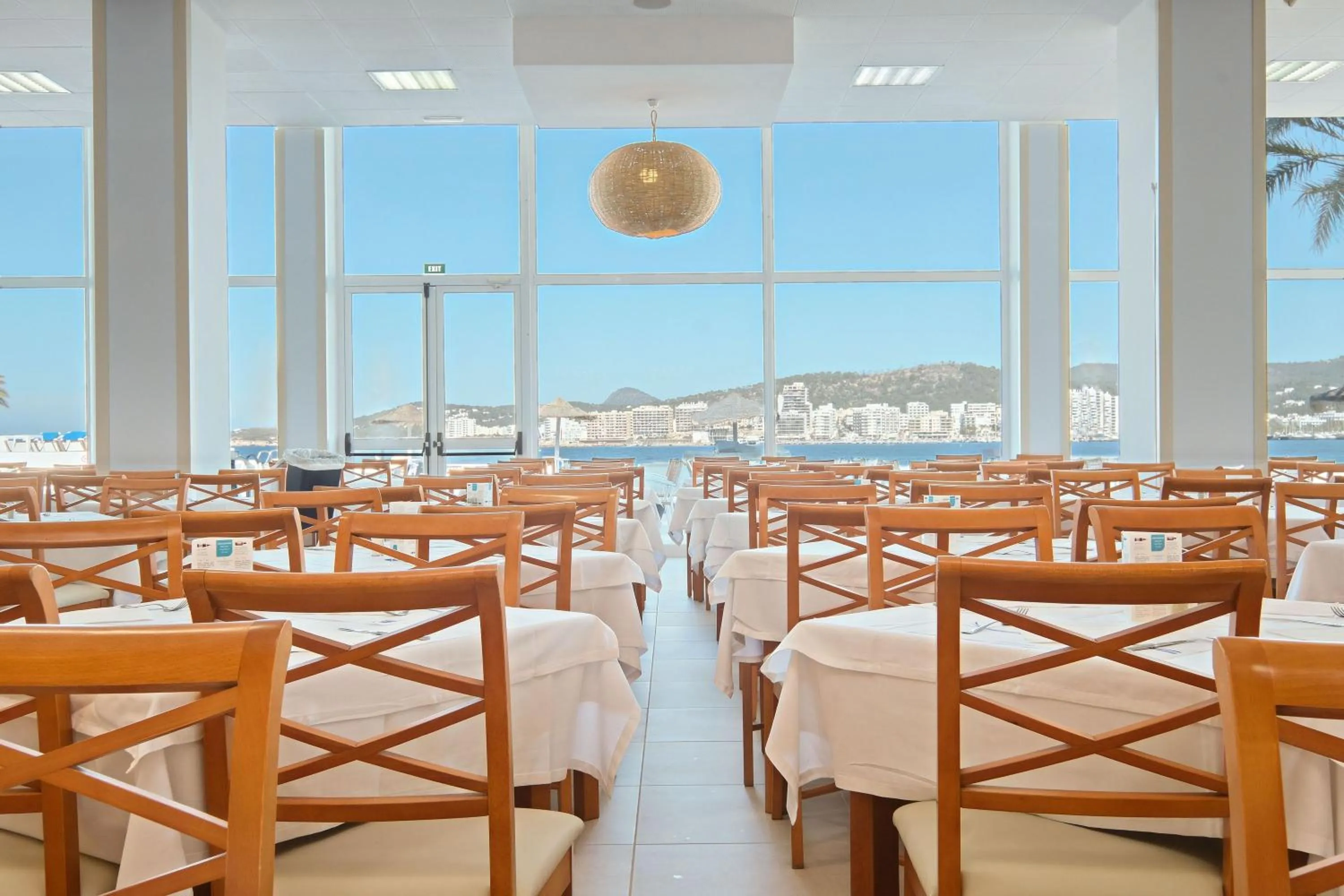 Restaurant/places to eat in azuLine Hoteles Mar Amantis & II