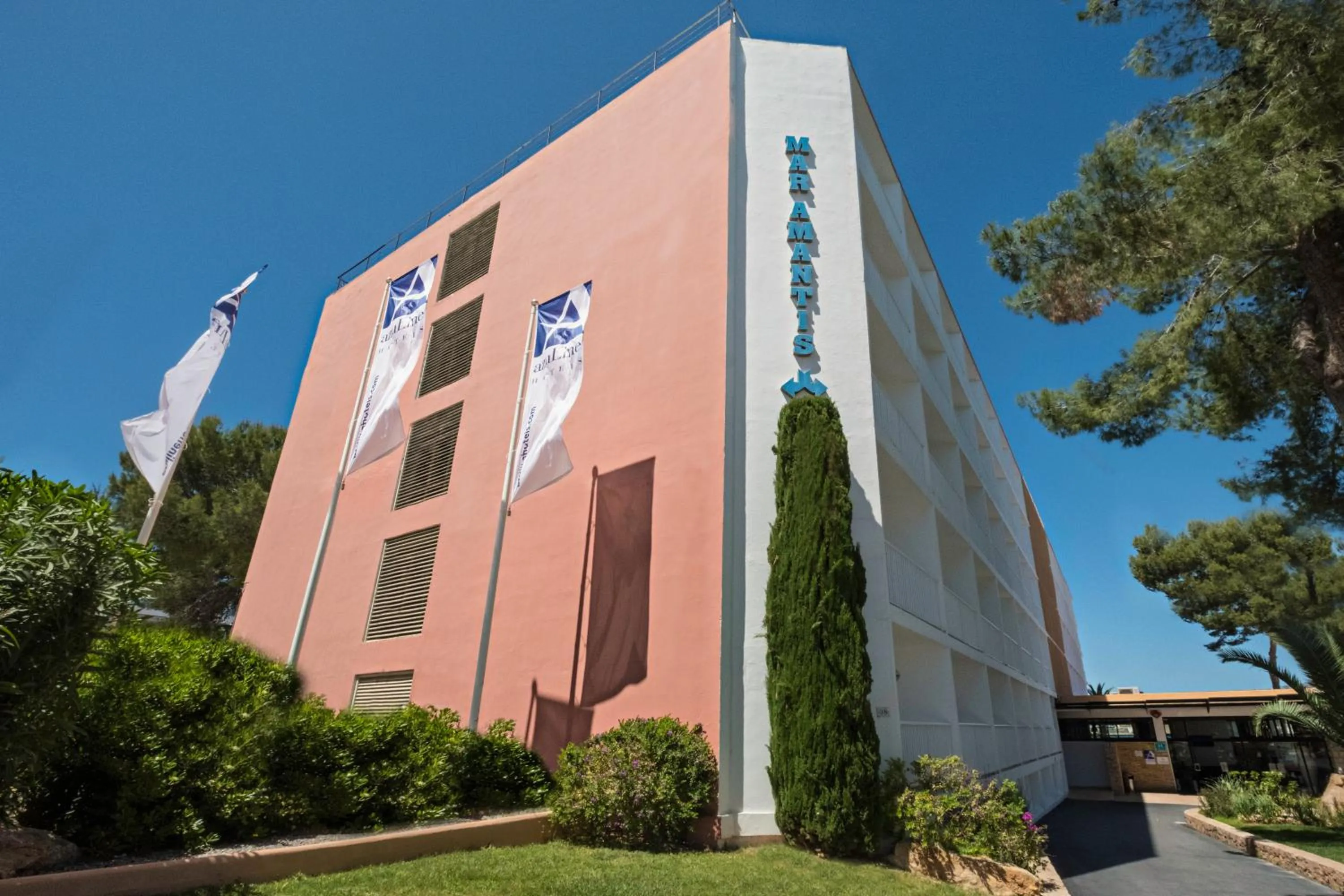 Property building in azuLine Hoteles Mar Amantis & II