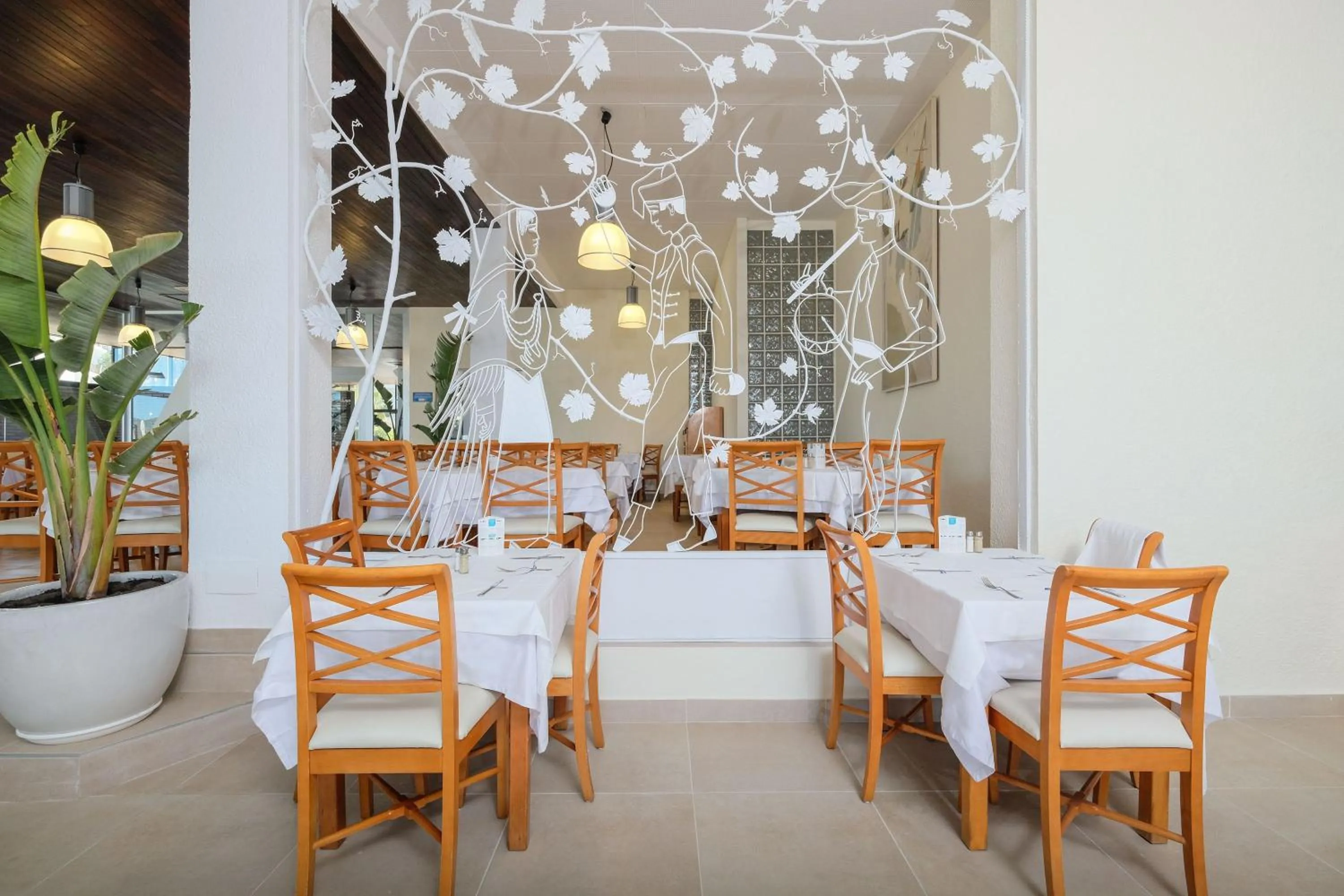 Restaurant/places to eat in azuLine Hoteles Mar Amantis & II