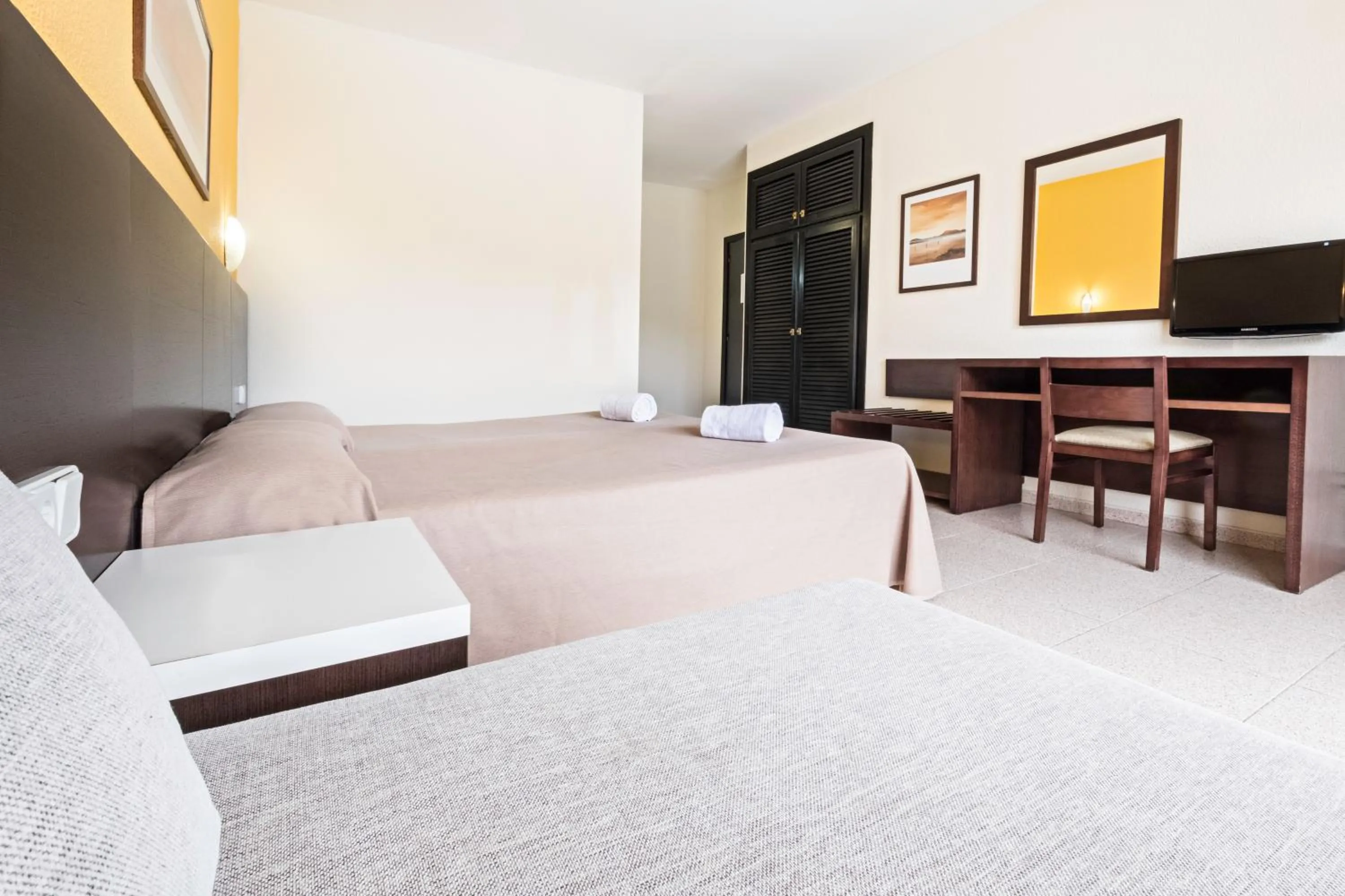 Photo of the whole room, Bed in azuLine Hoteles Mar Amantis & II