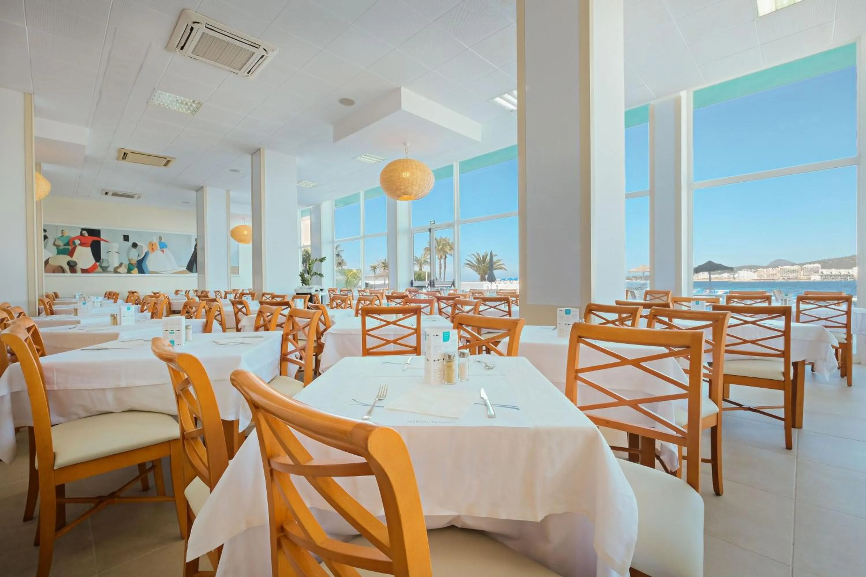 Restaurant/places to eat in azuLine Hoteles Mar Amantis & II