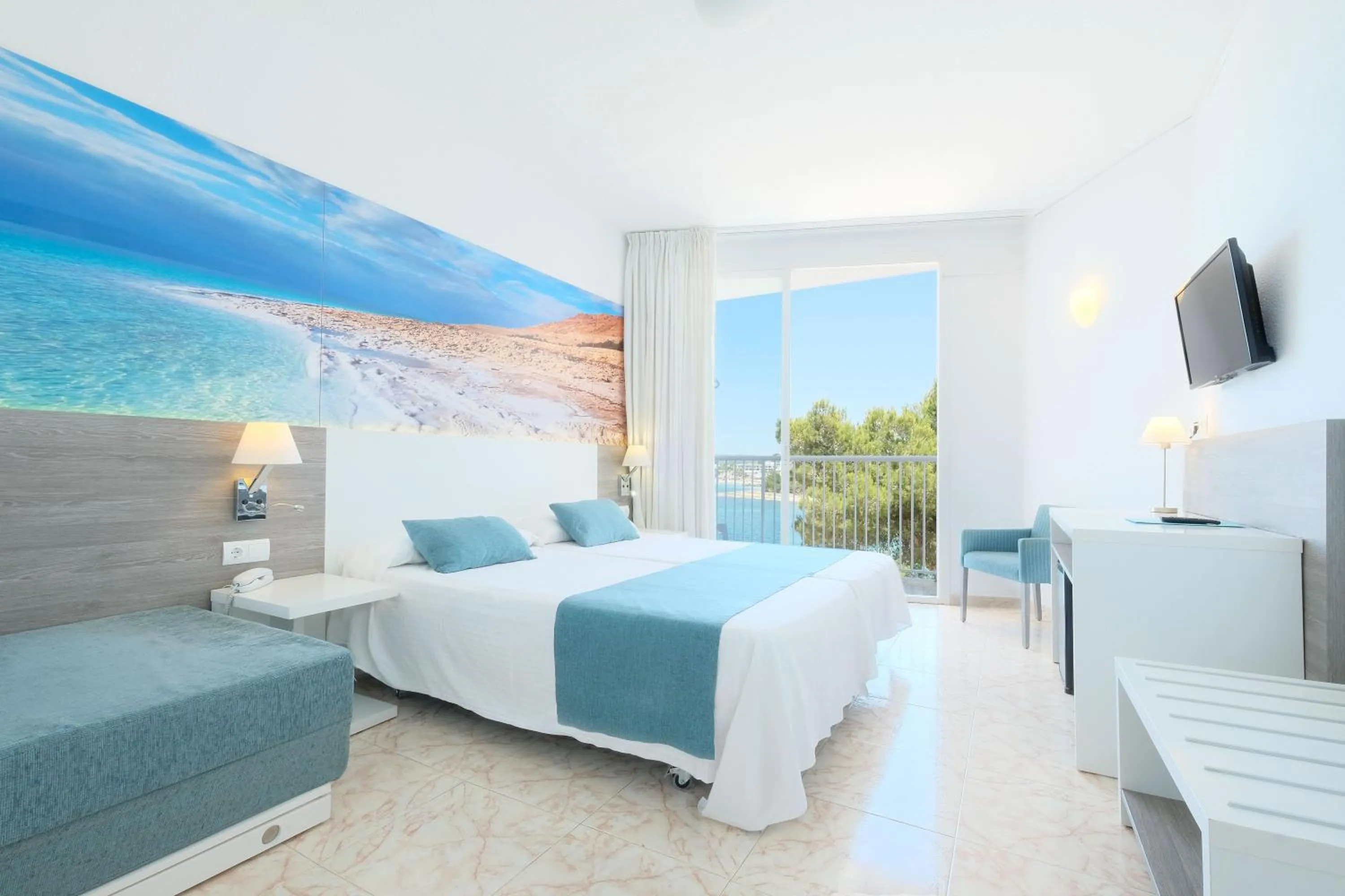 Property building, Bed in azuLine Hoteles Mar Amantis & II