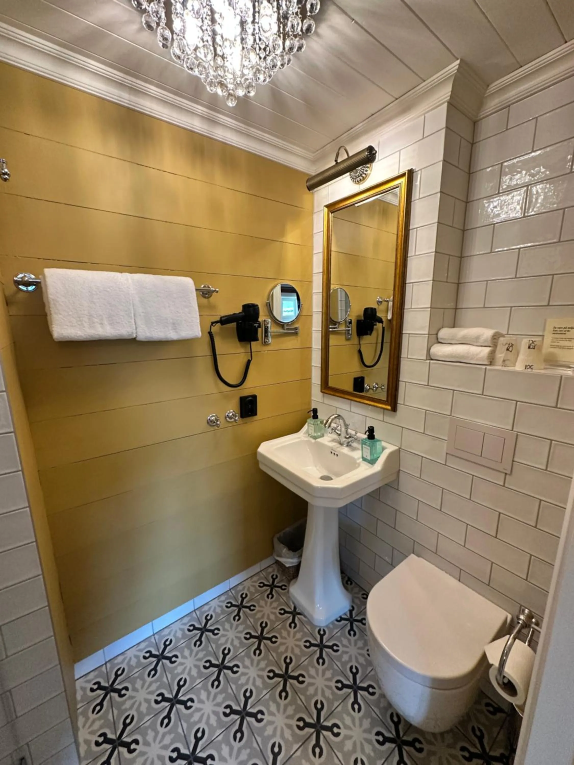 Toilet in Hofslund Fjord Hotel