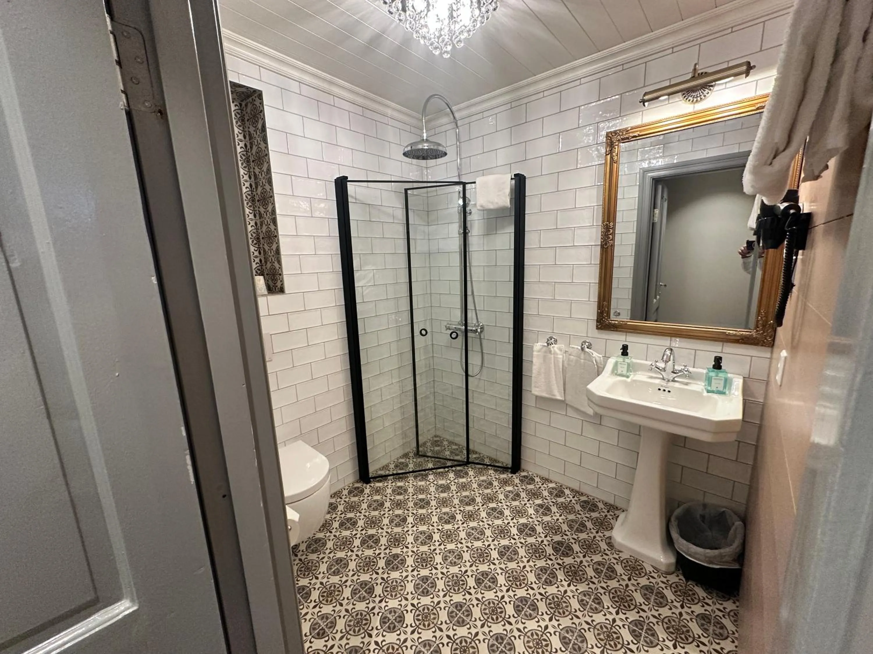 Shower in Hofslund Fjord Hotel