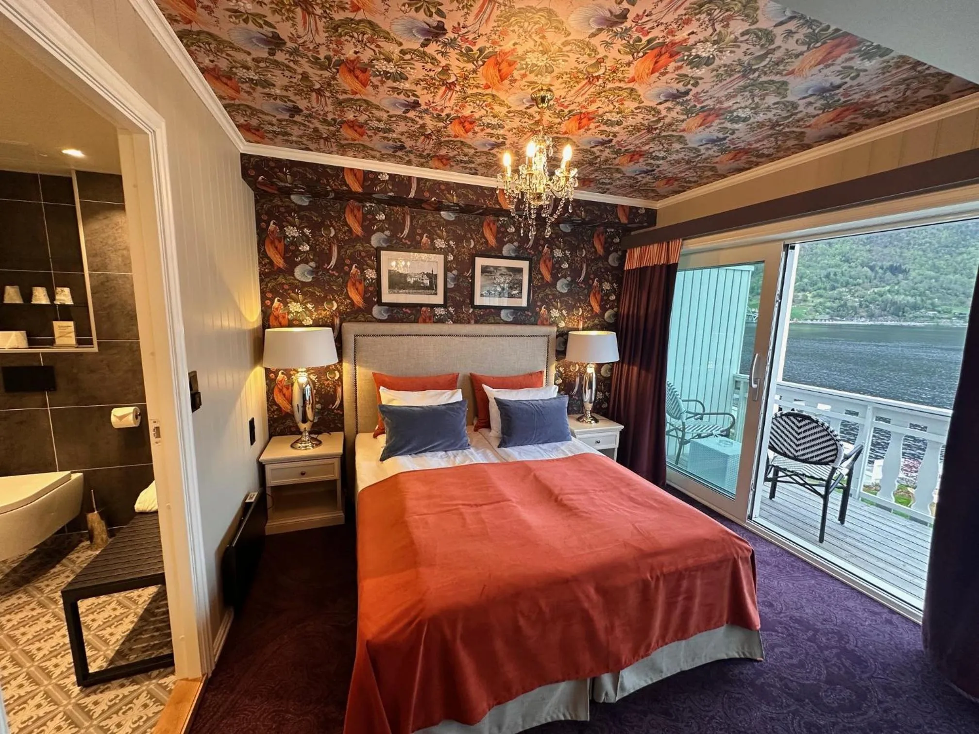 Bed in Hofslund Fjord Hotel