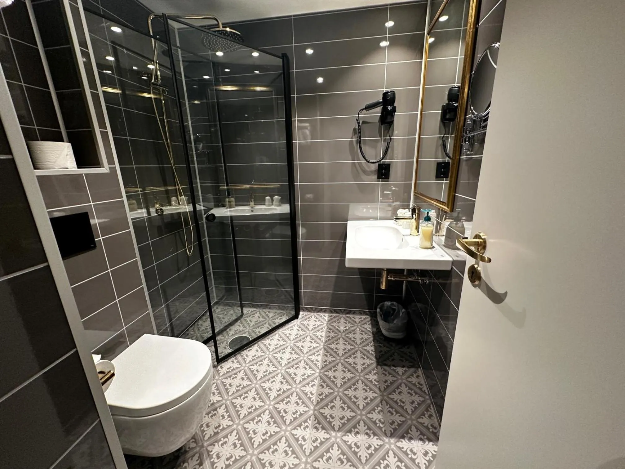 Shower in Hofslund Fjord Hotel