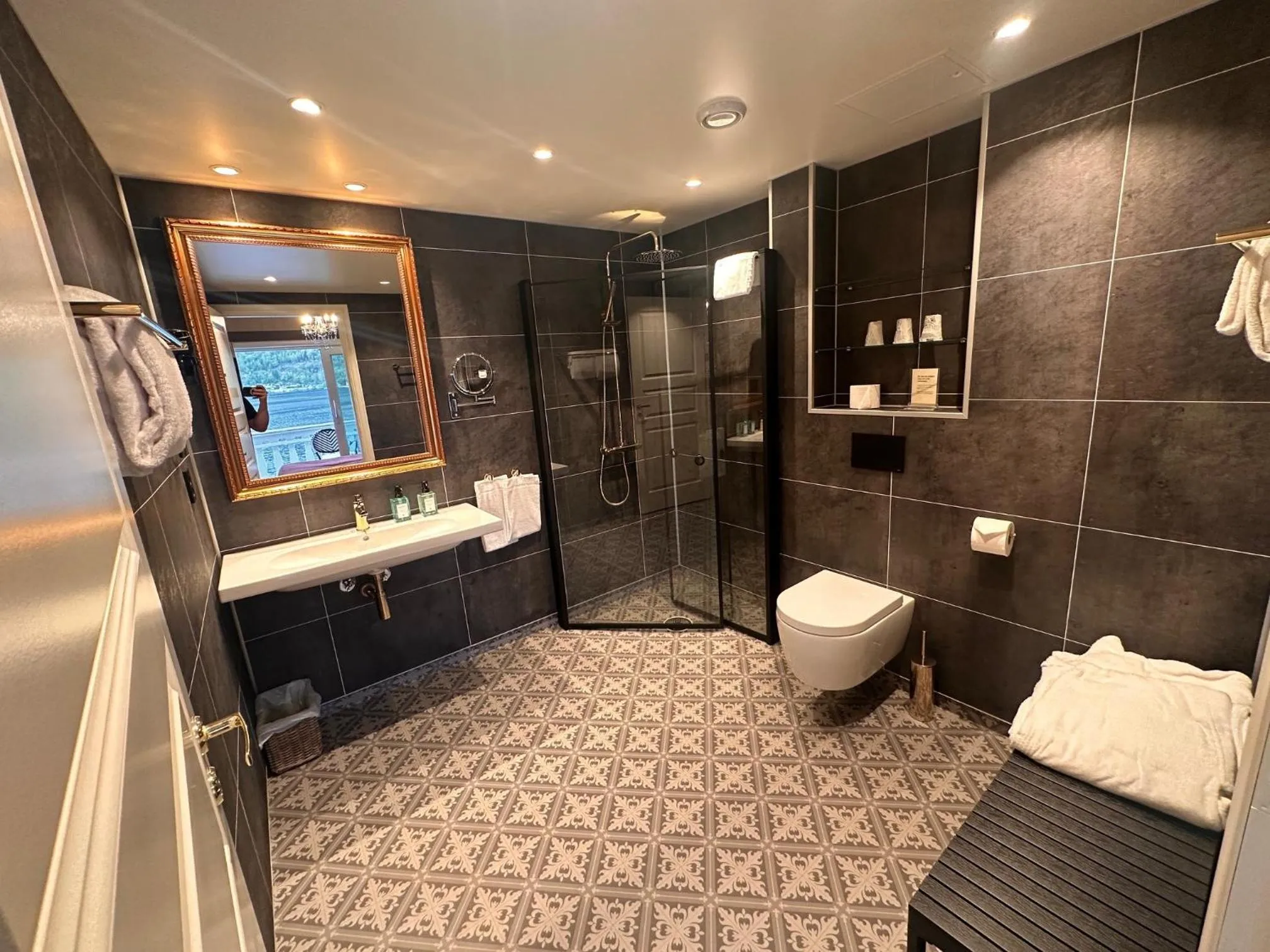 Shower in Hofslund Fjord Hotel