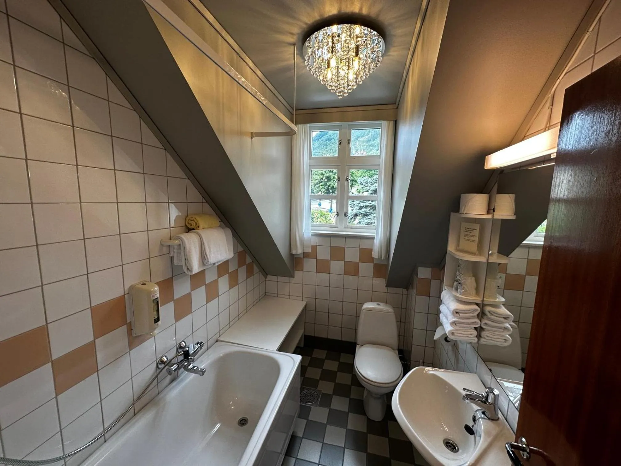 Hofslund Fjord Hotel