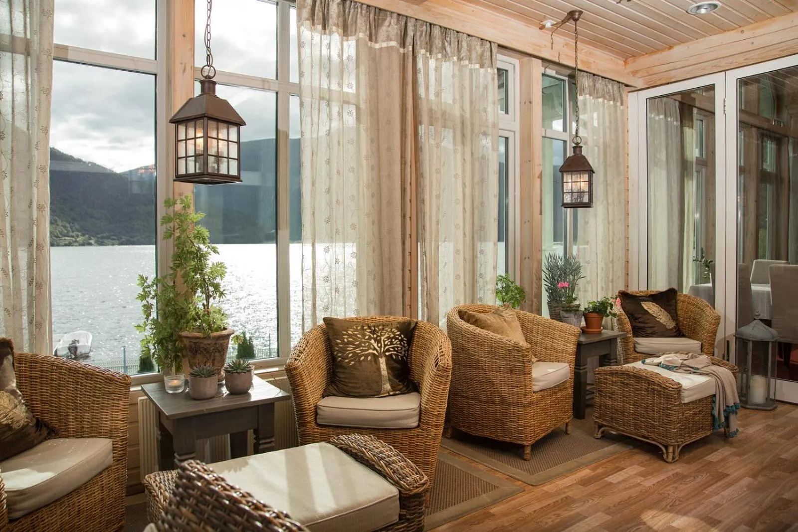 Living room in Hofslund Fjord Hotel