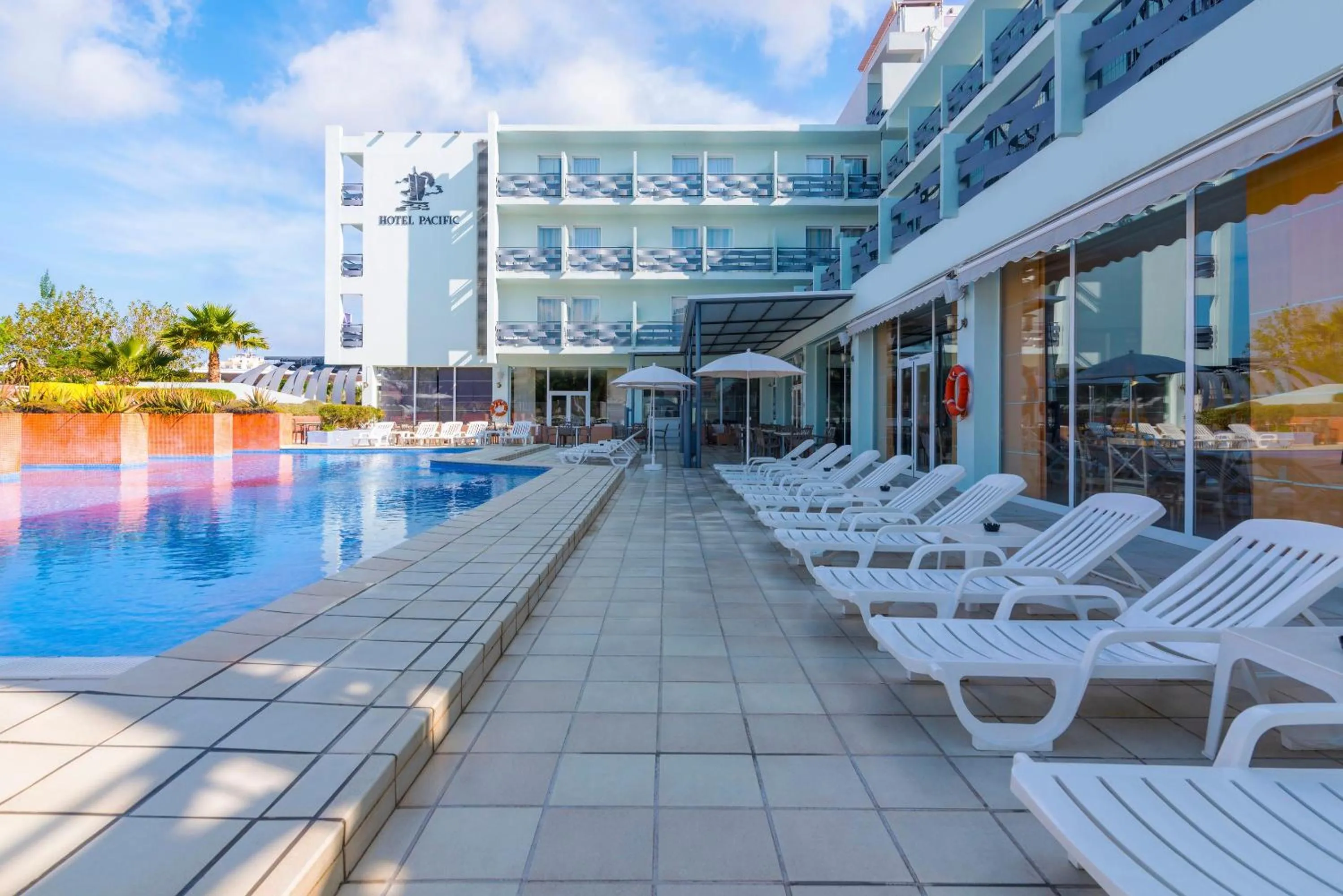 Swimming pool in azuLine Hotel Pacific