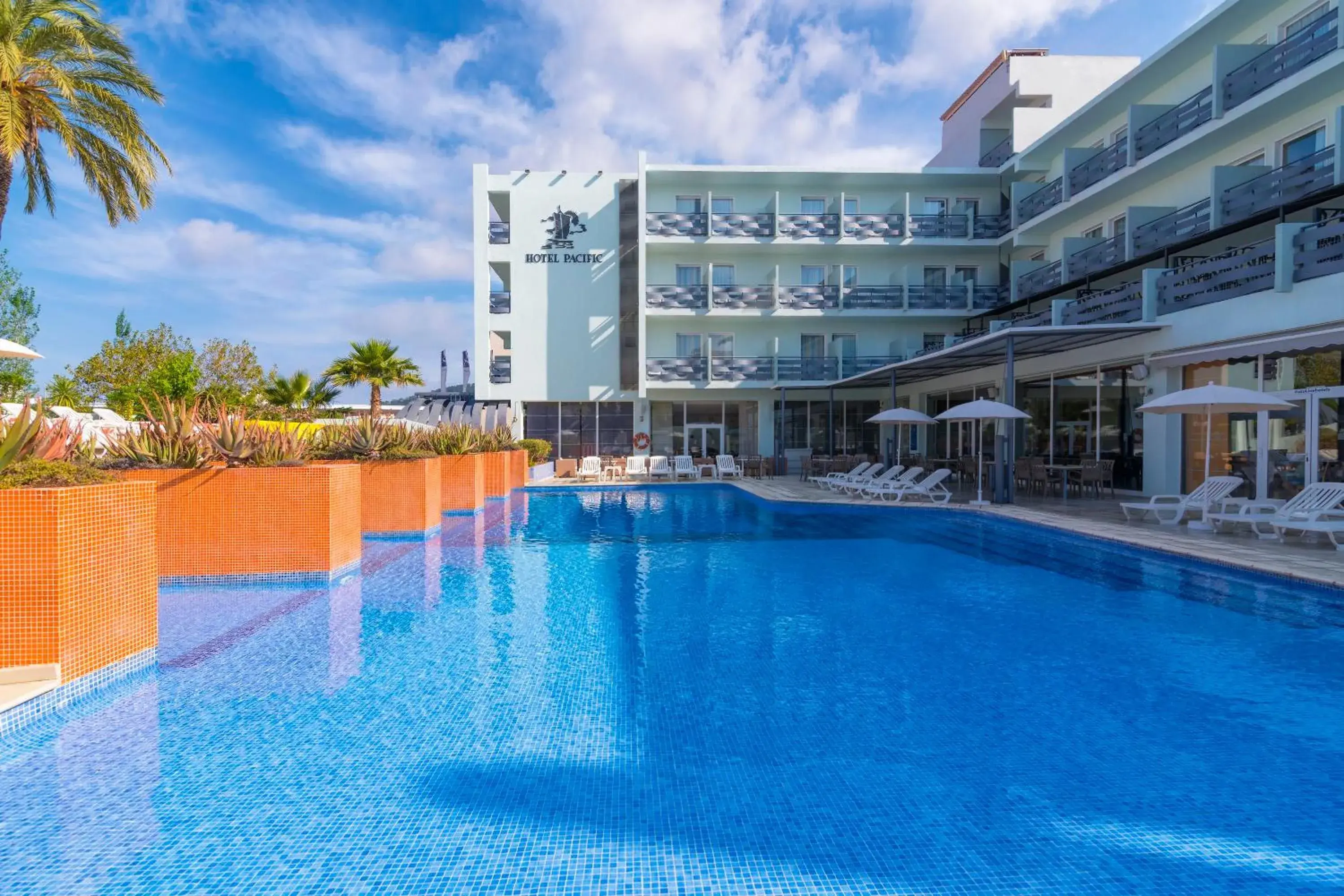 Property building in azuLine Hotel Pacific Property building in azuLine Hotel Pacific