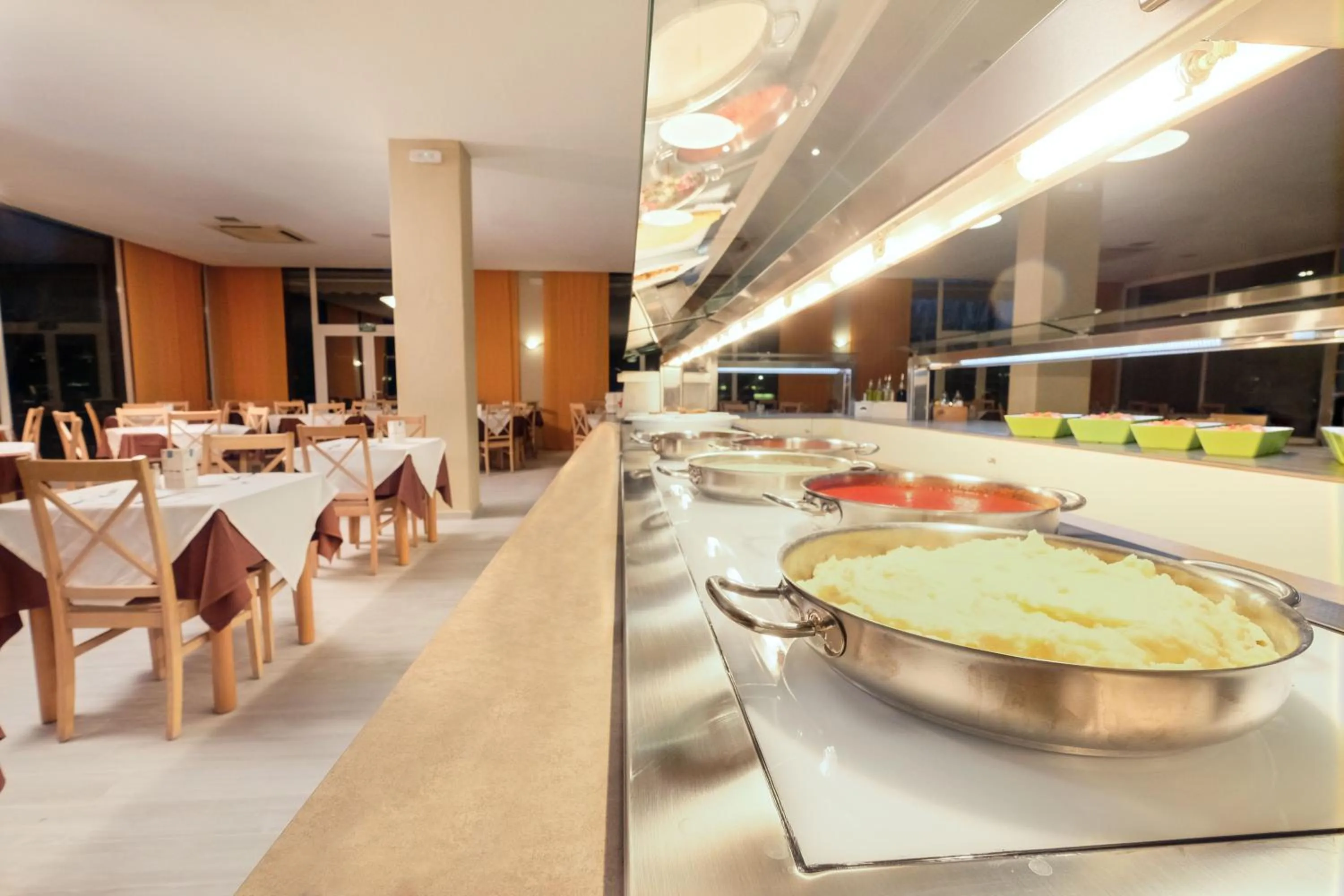 Restaurant/places to eat in azuLine Hotel Pacific