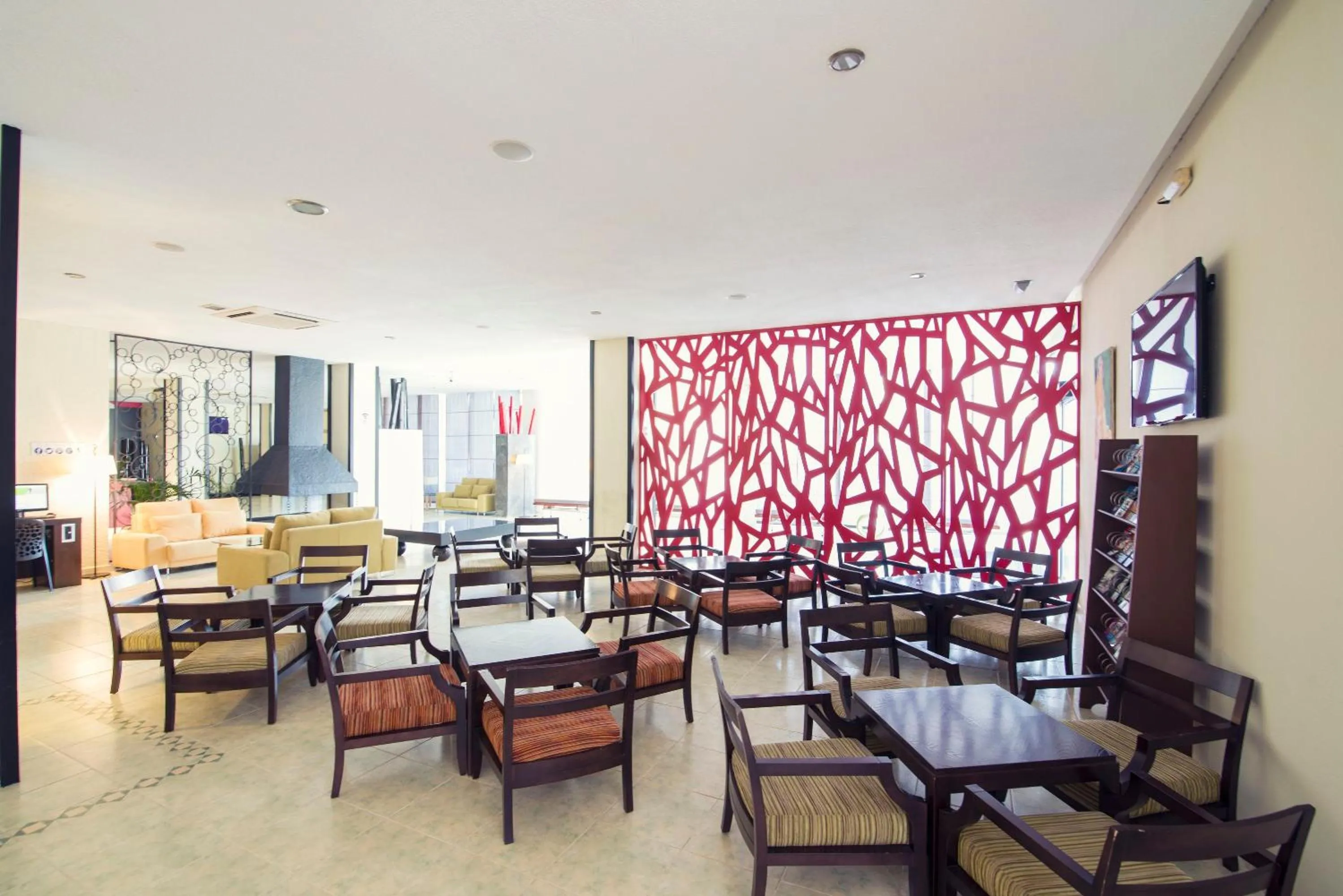 Communal lounge/ TV room in azuLine Hotel Pacific