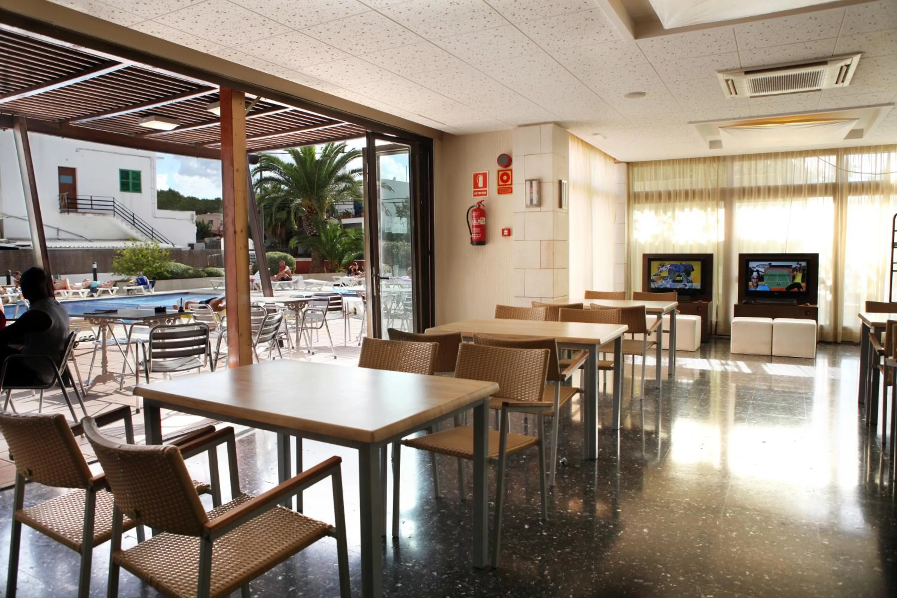 Restaurant/places to eat in azuLine Hotel S'Anfora & Fleming