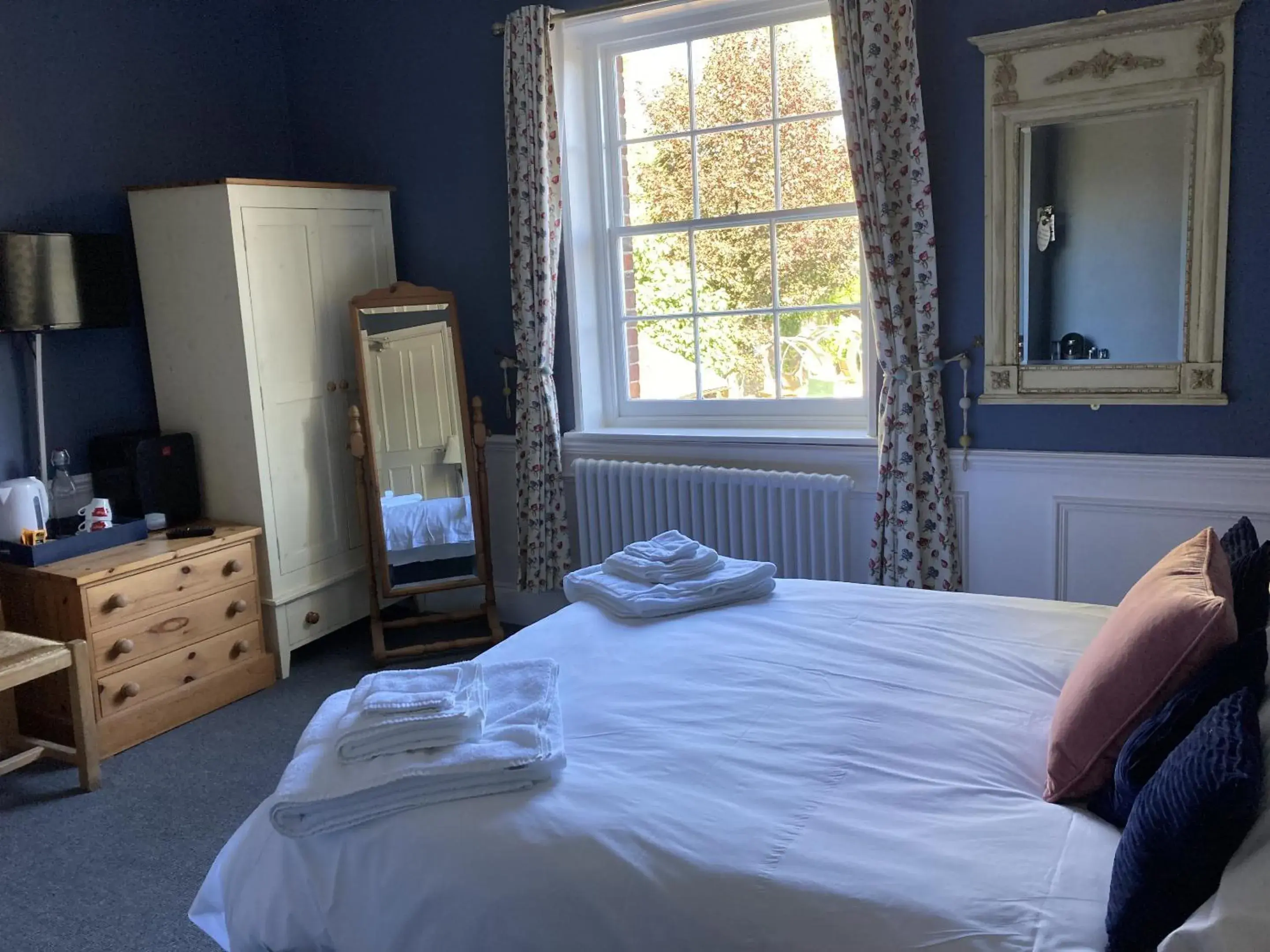 Deluxe Double Room with Shower in The Star and Garter Deluxe Double Room with Shower in The Star and Garter