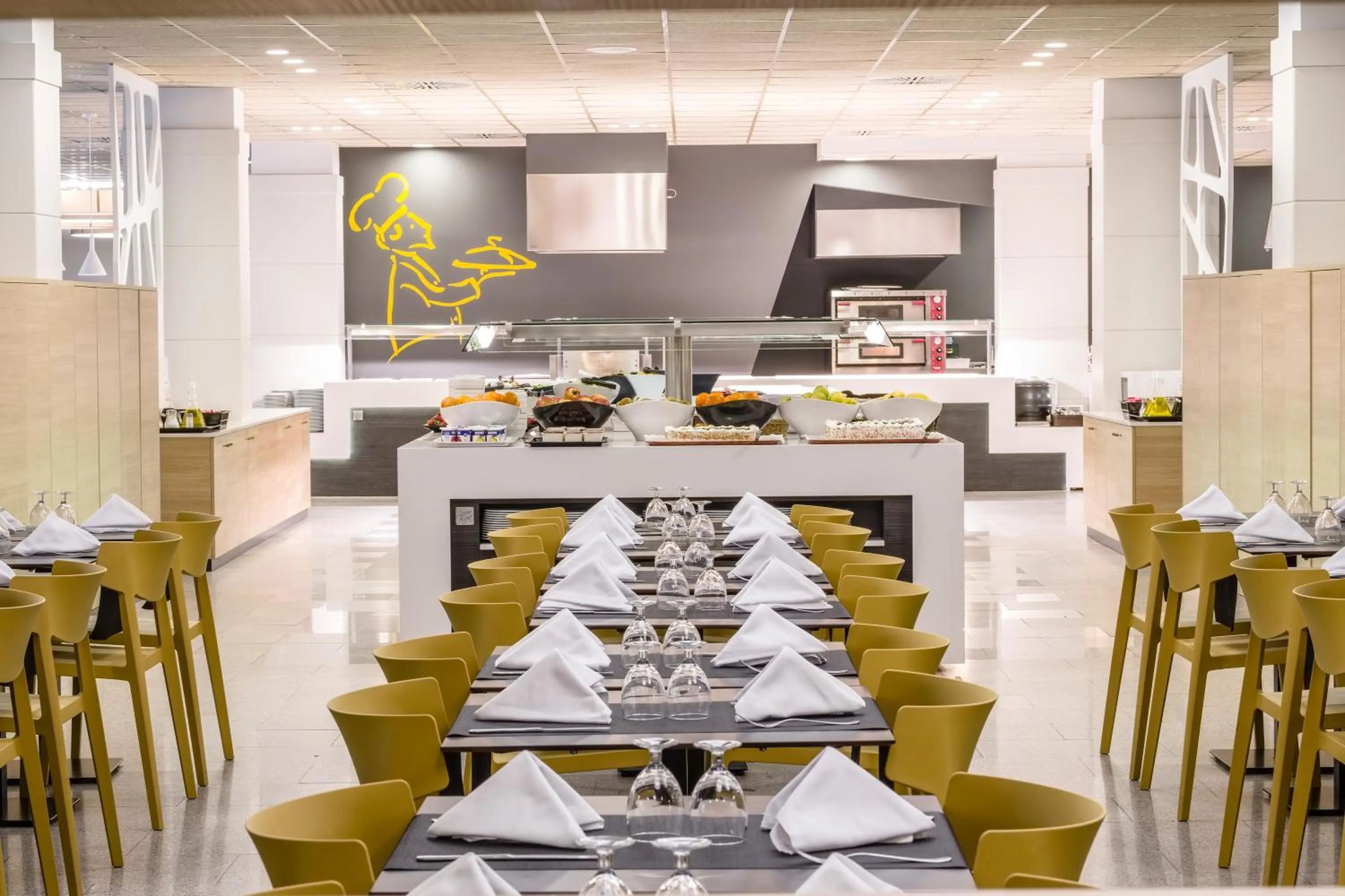 Restaurant/places to eat in Hotel California Garden