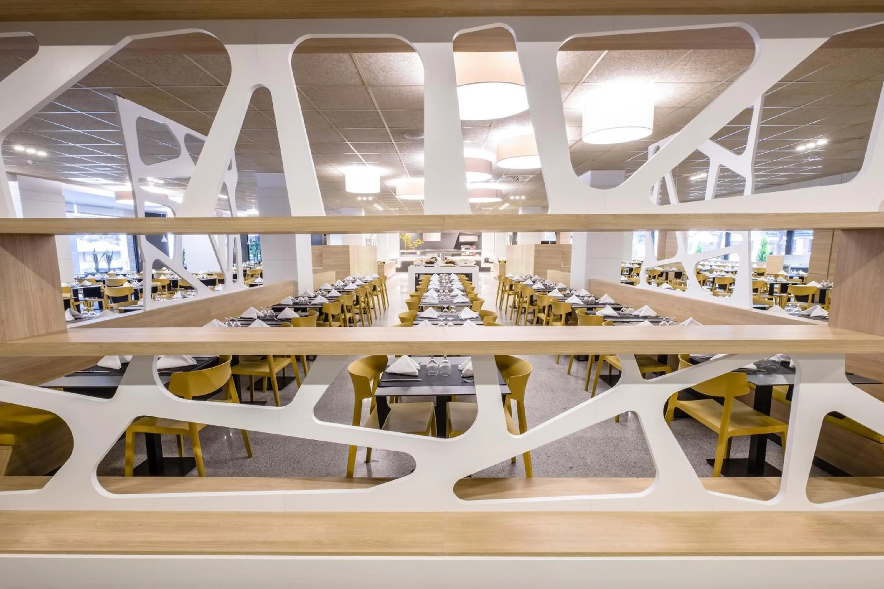 Restaurant/places to eat in Hotel California Garden