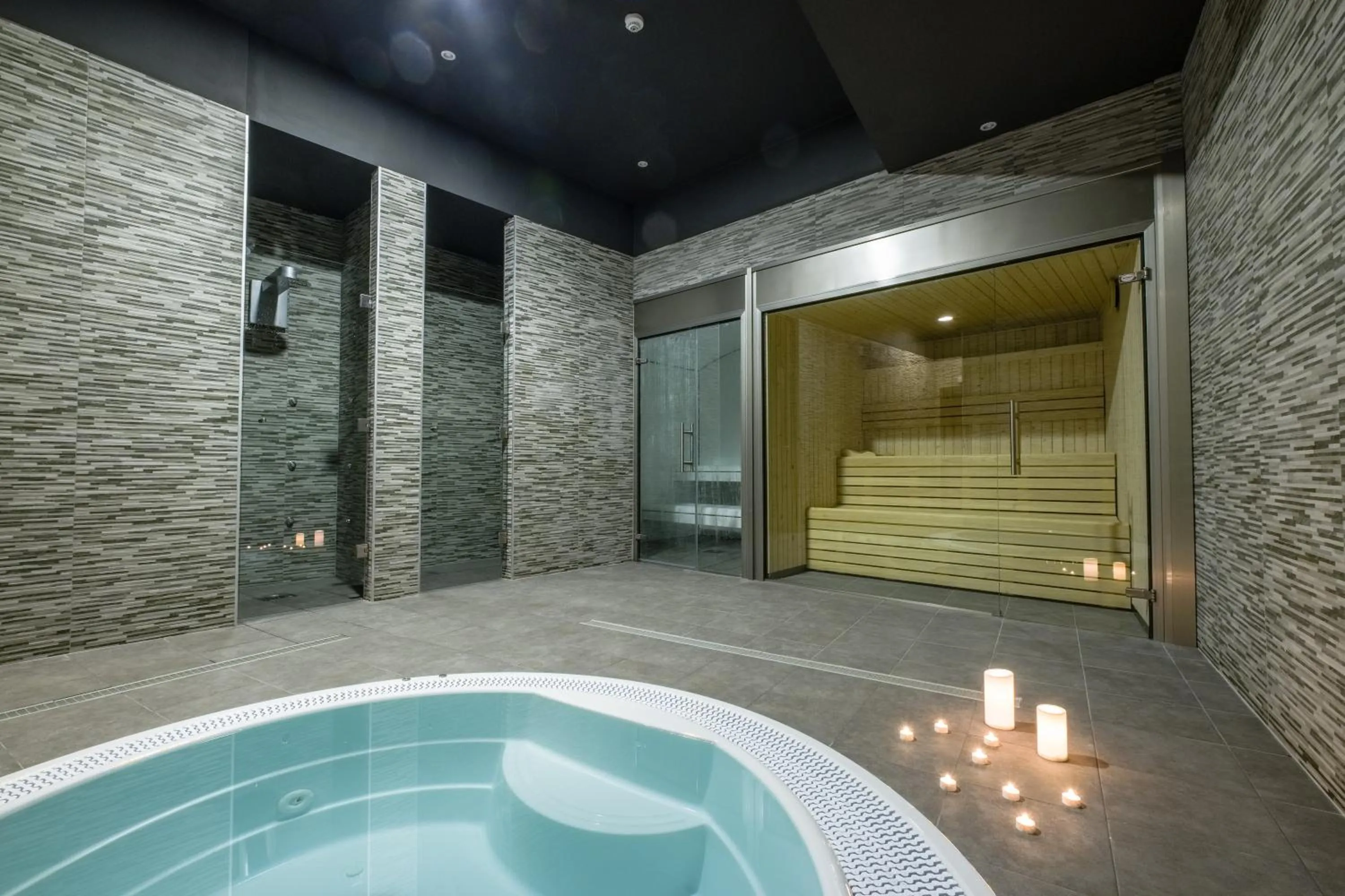 Sauna in Hotel California Garden