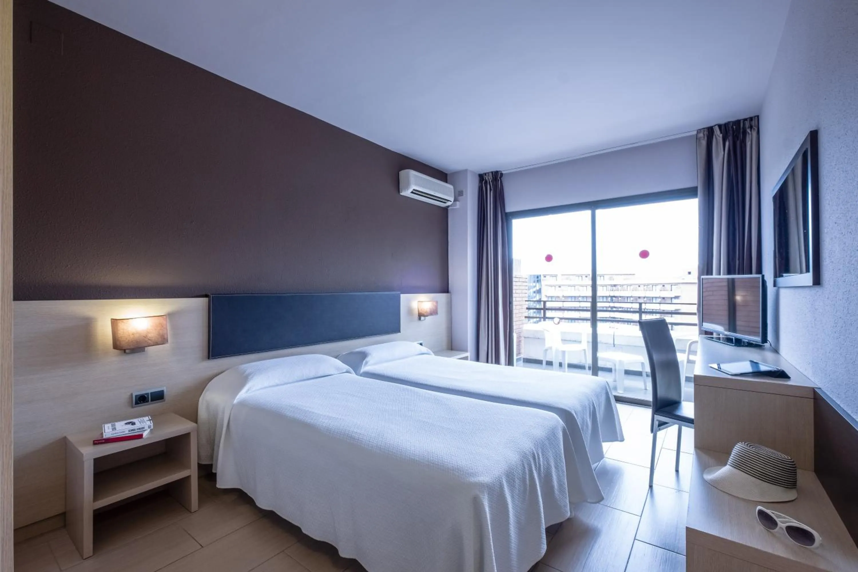 Standard Room with Terrace - single occupancy in Hotel California Garden