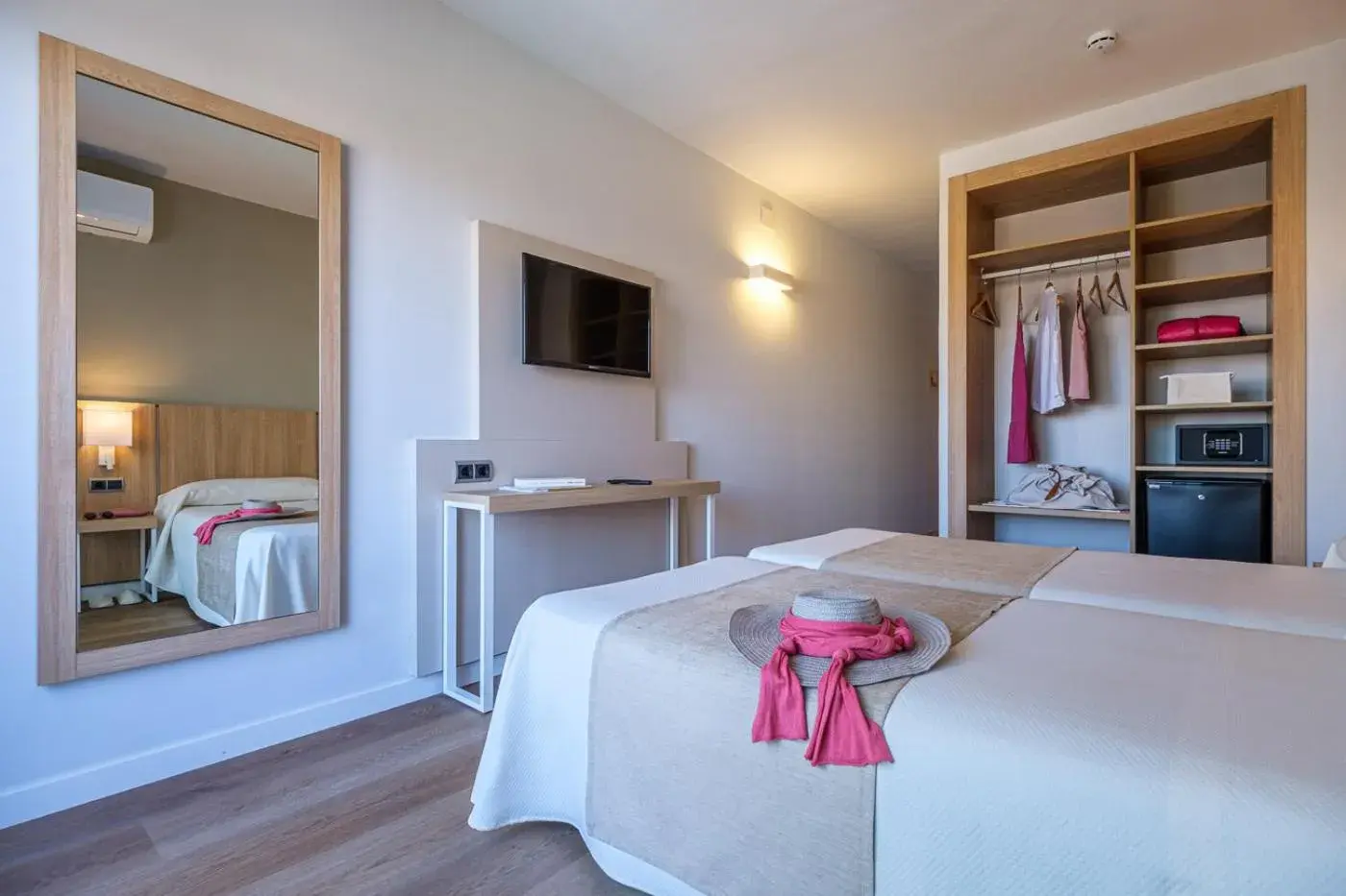 Bed in Hotel California Garden Bed in Hotel California Garden