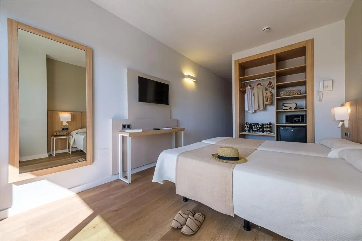 Bed in Hotel California Garden Bed in Hotel California Garden