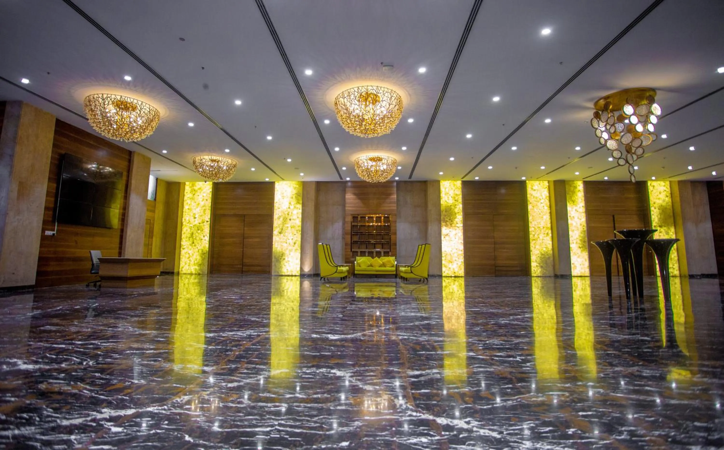 Lobby or reception in Citadel Hotel By Vinnca