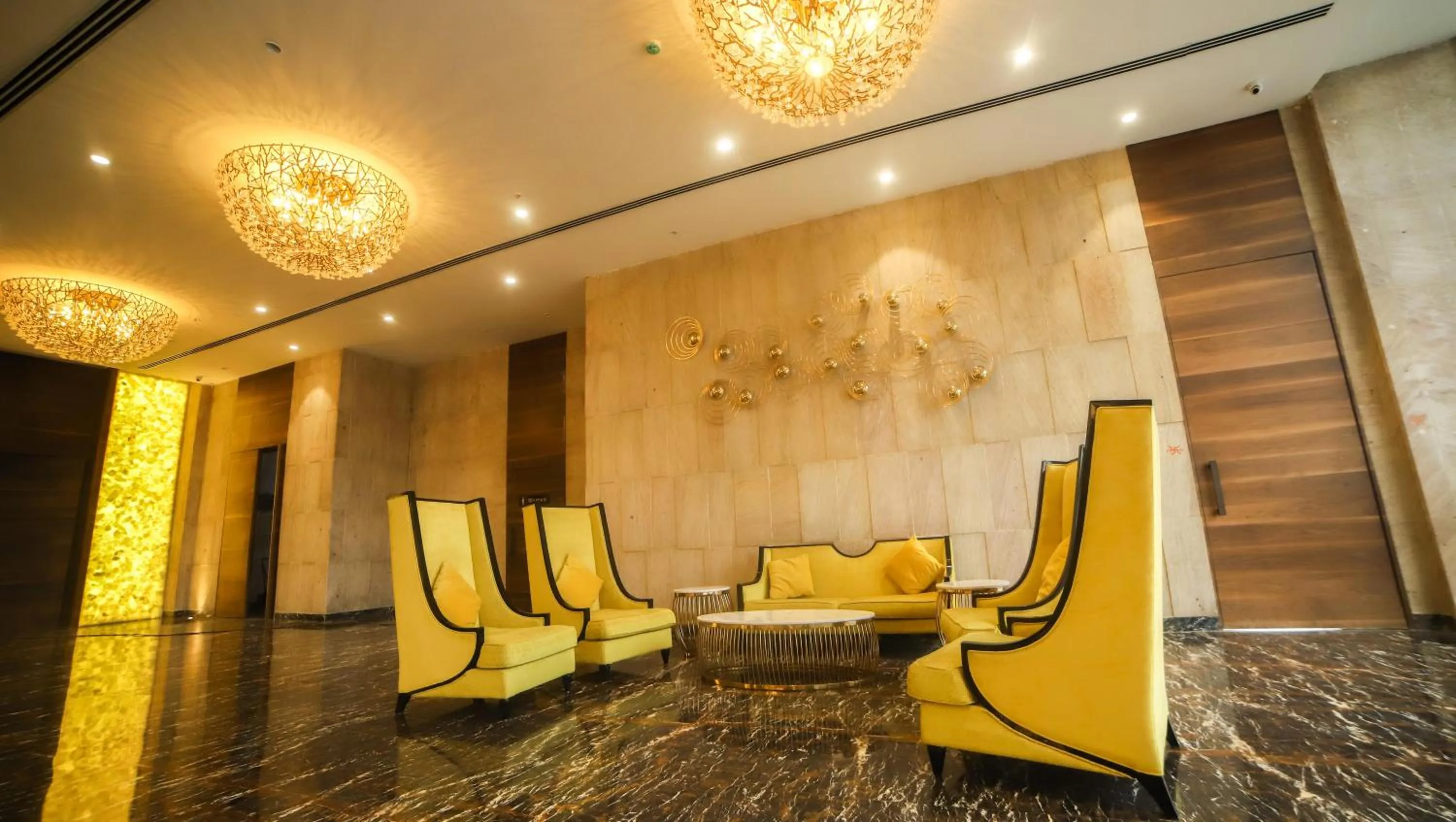 Lobby or reception in Citadel Hotel By Vinnca