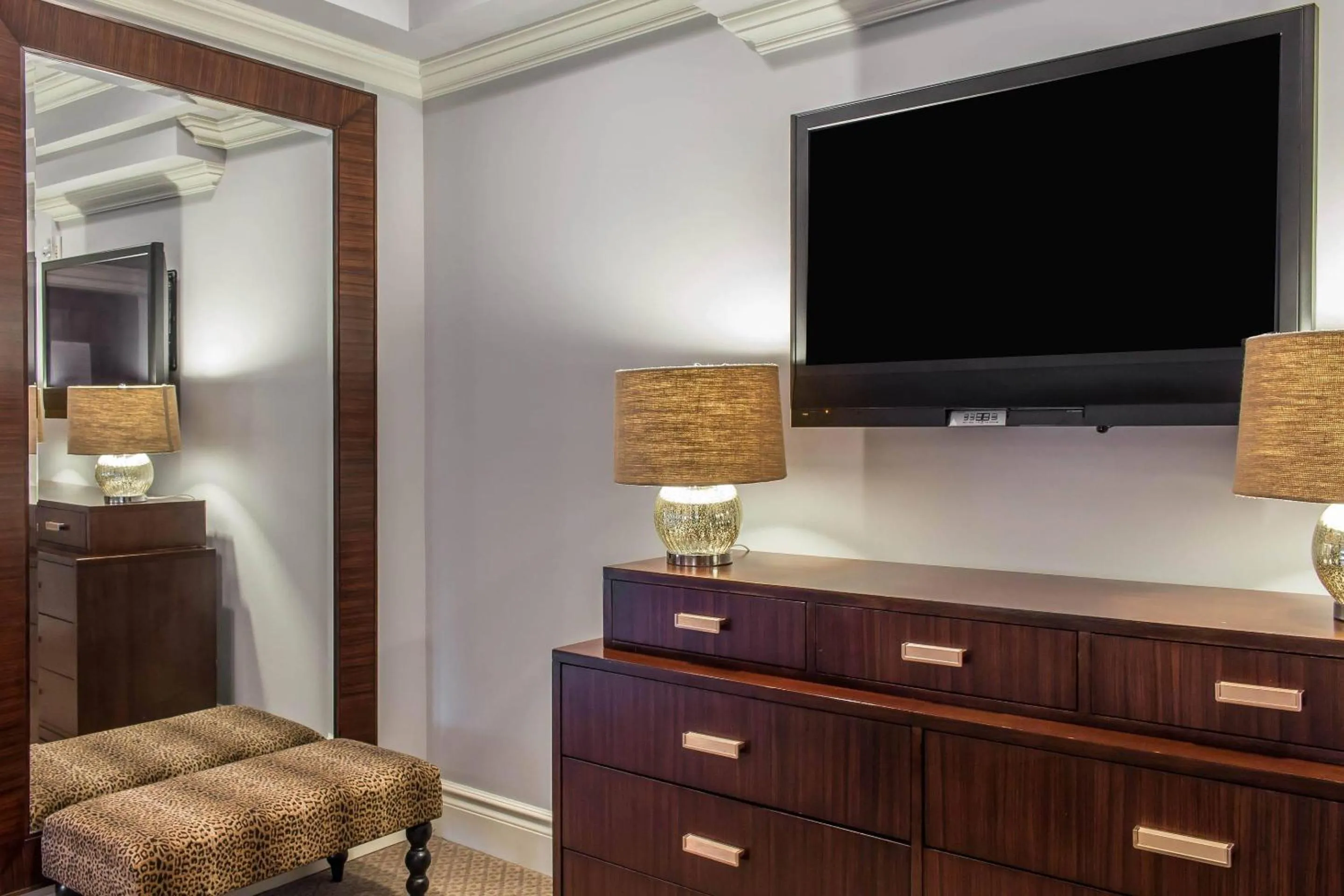 Bedroom, Bed in The Peacock Inn, an Ascend Collection Hotel