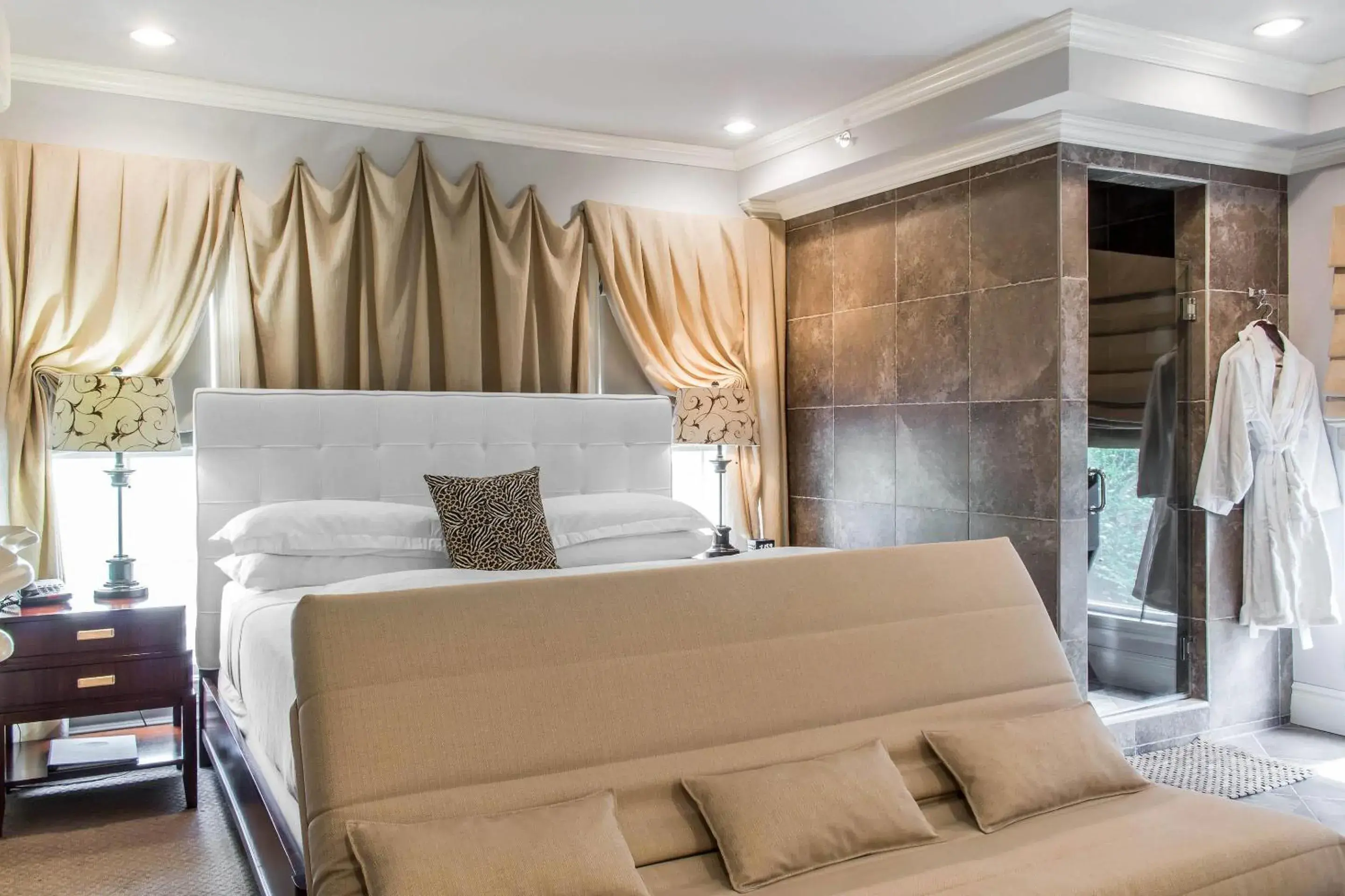 Bedroom, Bed in The Peacock Inn, an Ascend Collection Hotel Bedroom, Bed in The Peacock Inn, an Ascend Collection Hotel